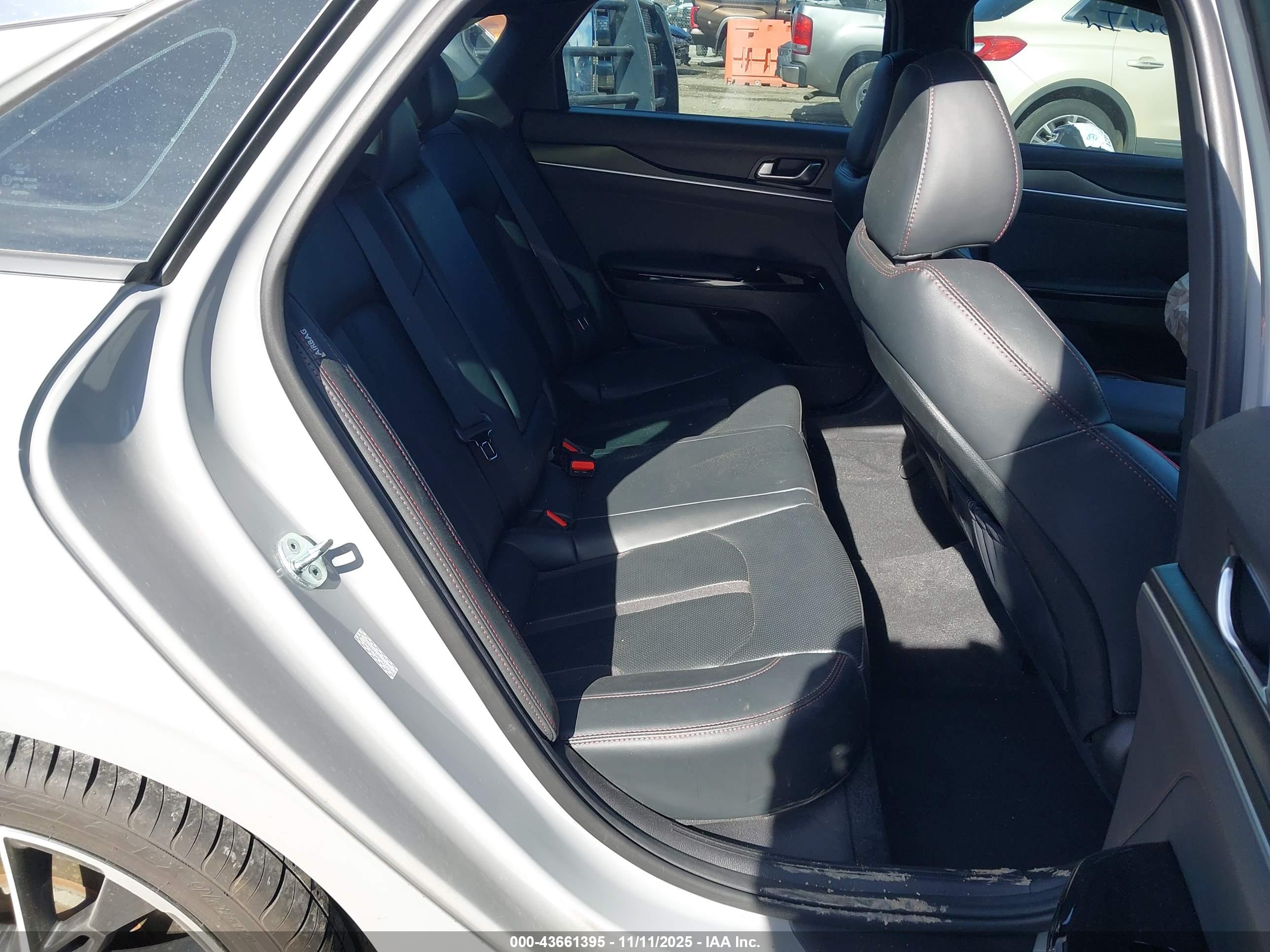 KIA K5 image 8