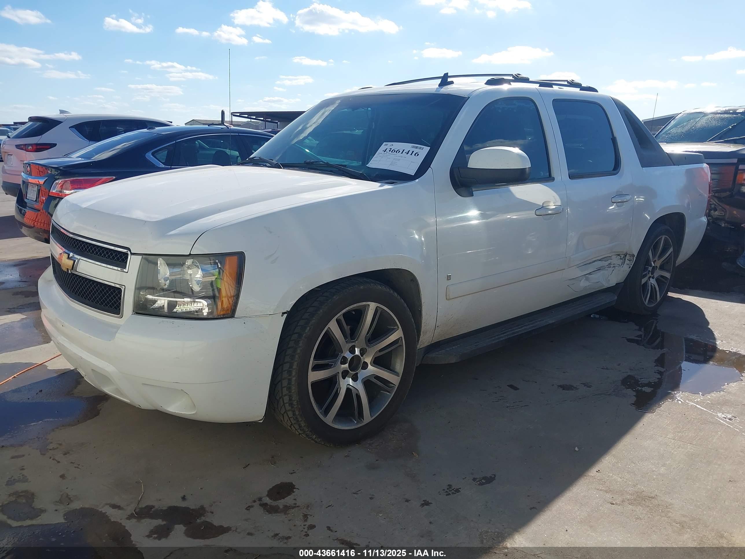 CHEVROLET AVALANCHE image 2