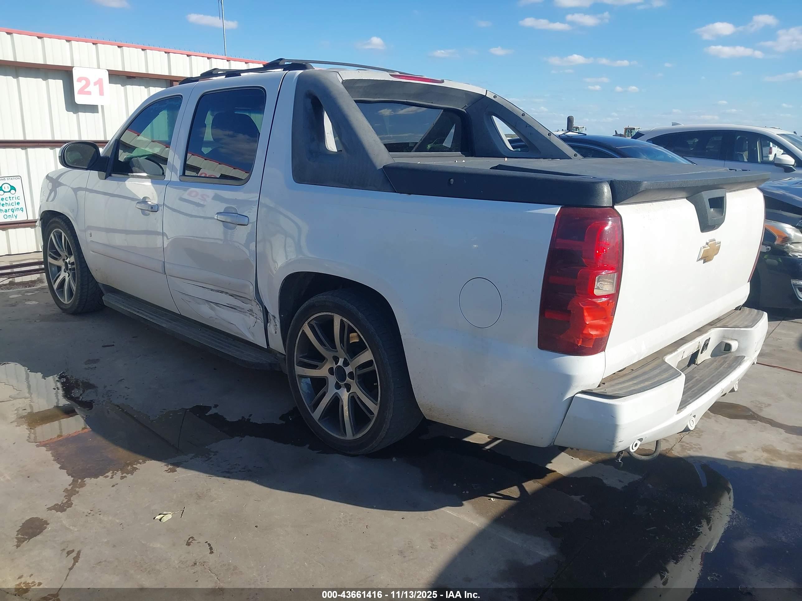 CHEVROLET AVALANCHE image 3