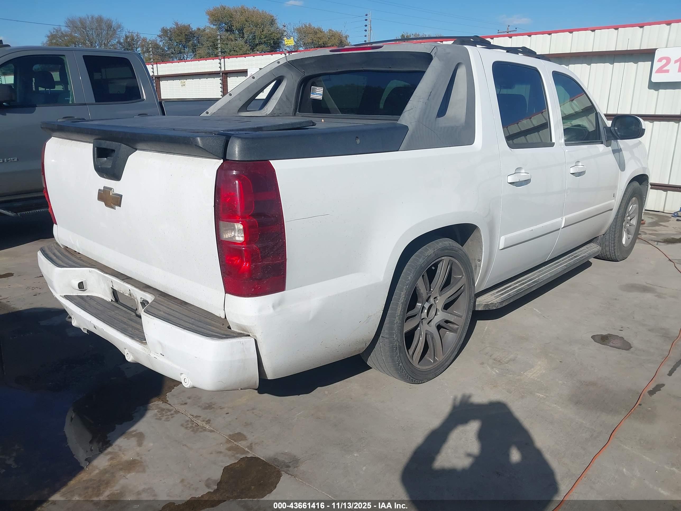 CHEVROLET AVALANCHE image 4