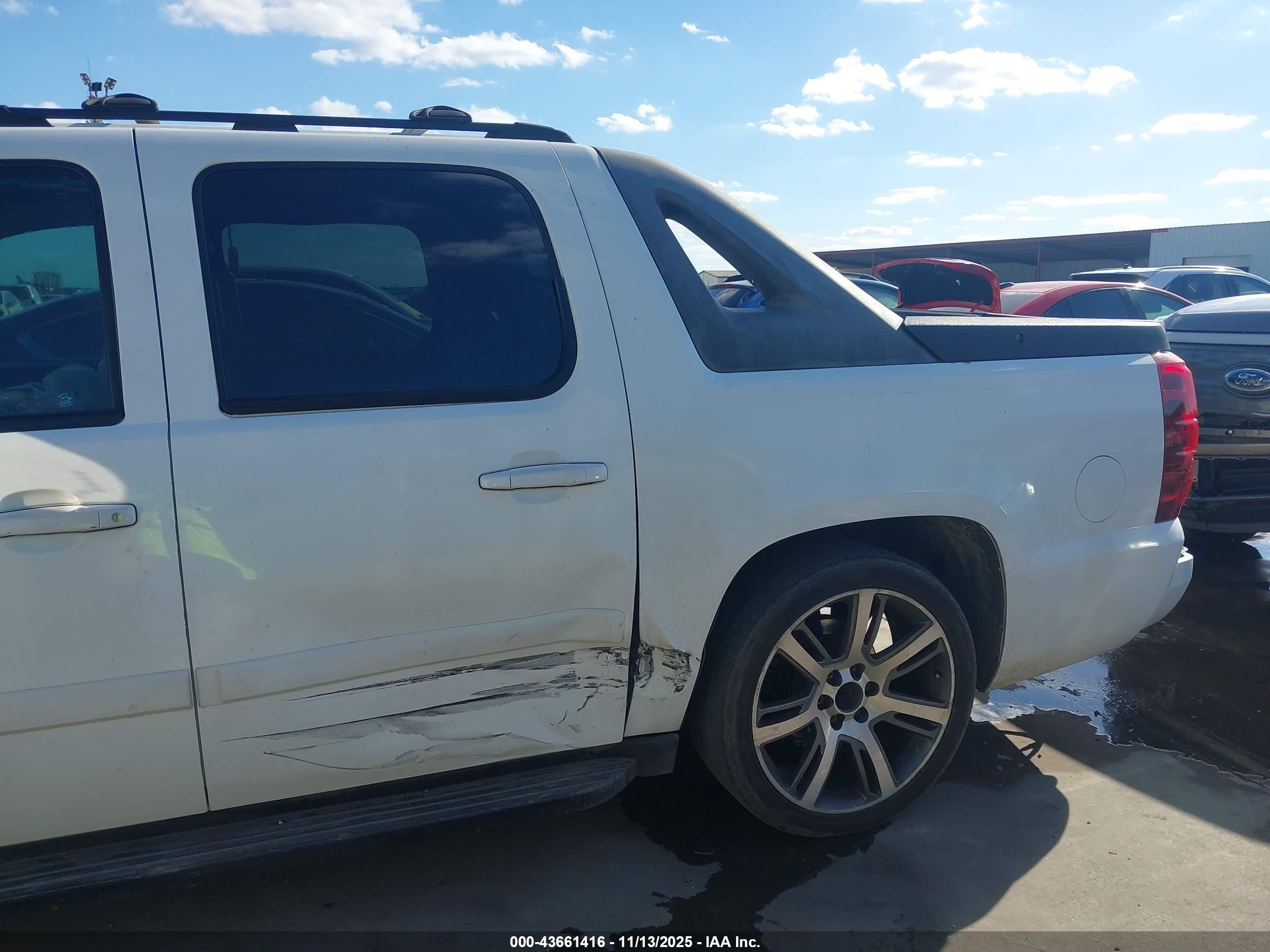CHEVROLET AVALANCHE image 6