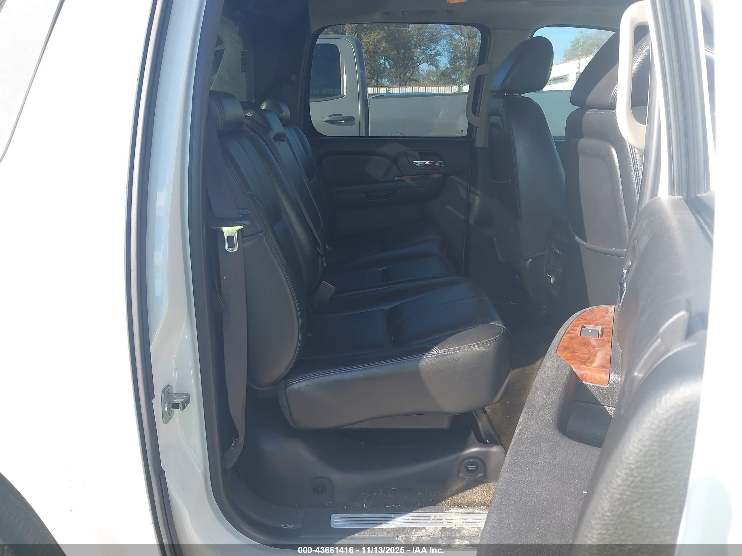 CHEVROLET AVALANCHE image 8