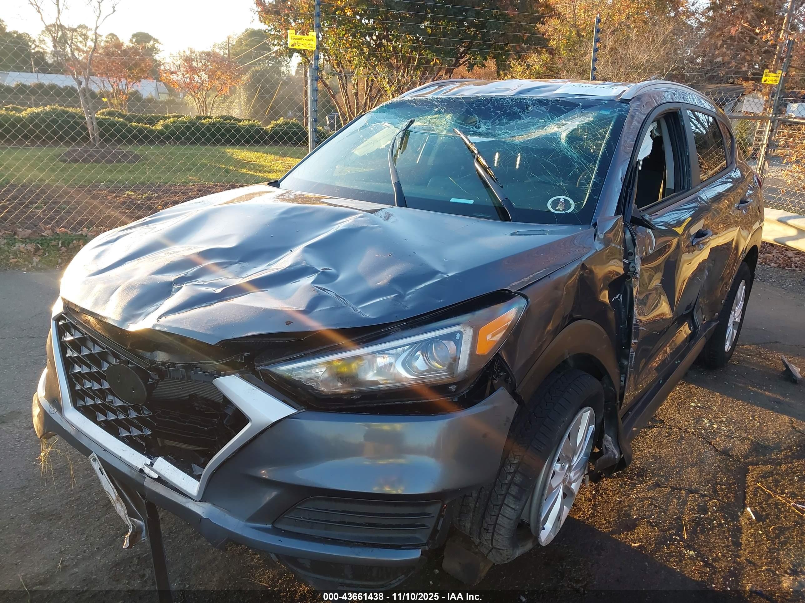 HYUNDAI TUCSON image 6