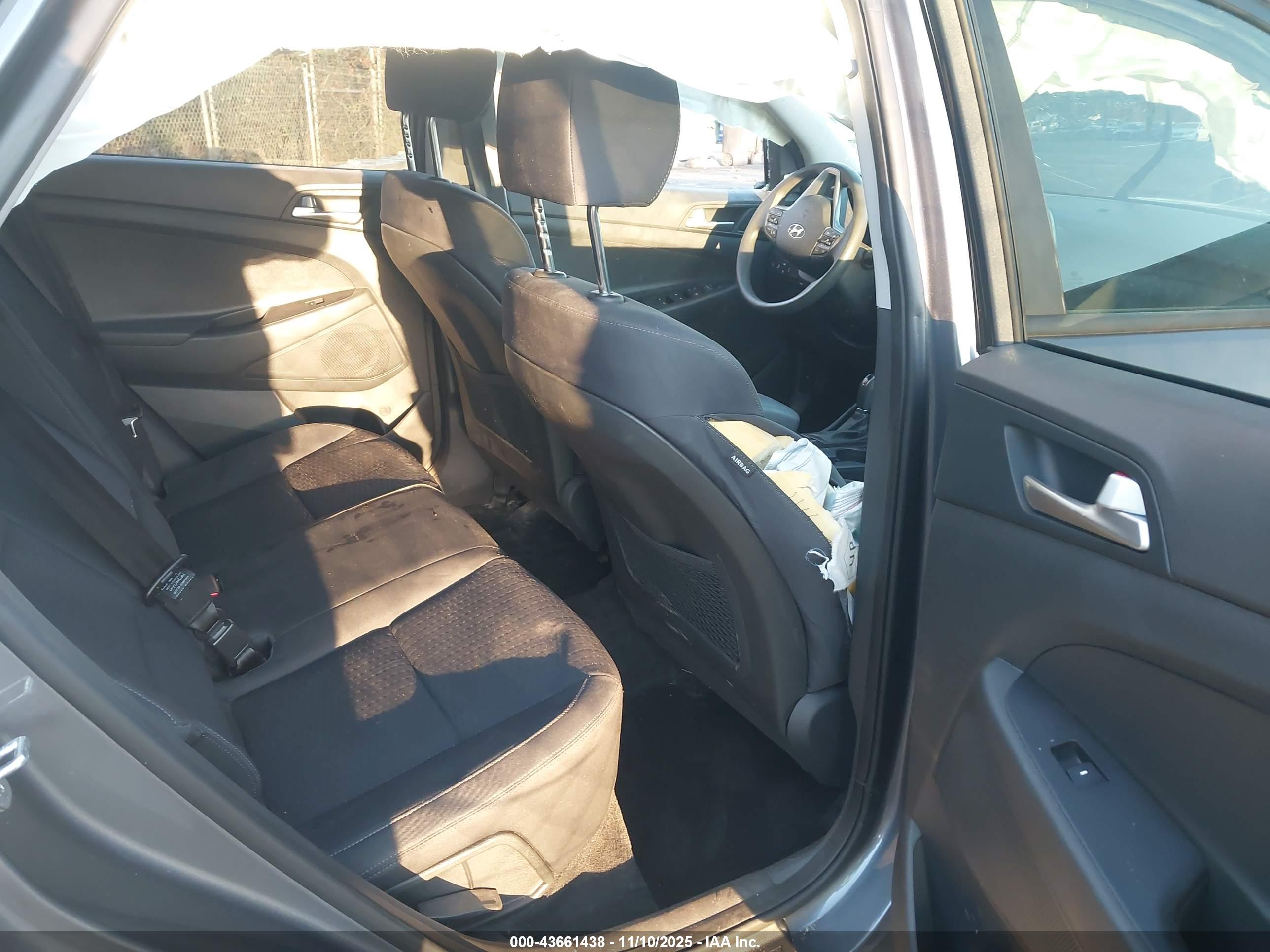 HYUNDAI TUCSON image 8
