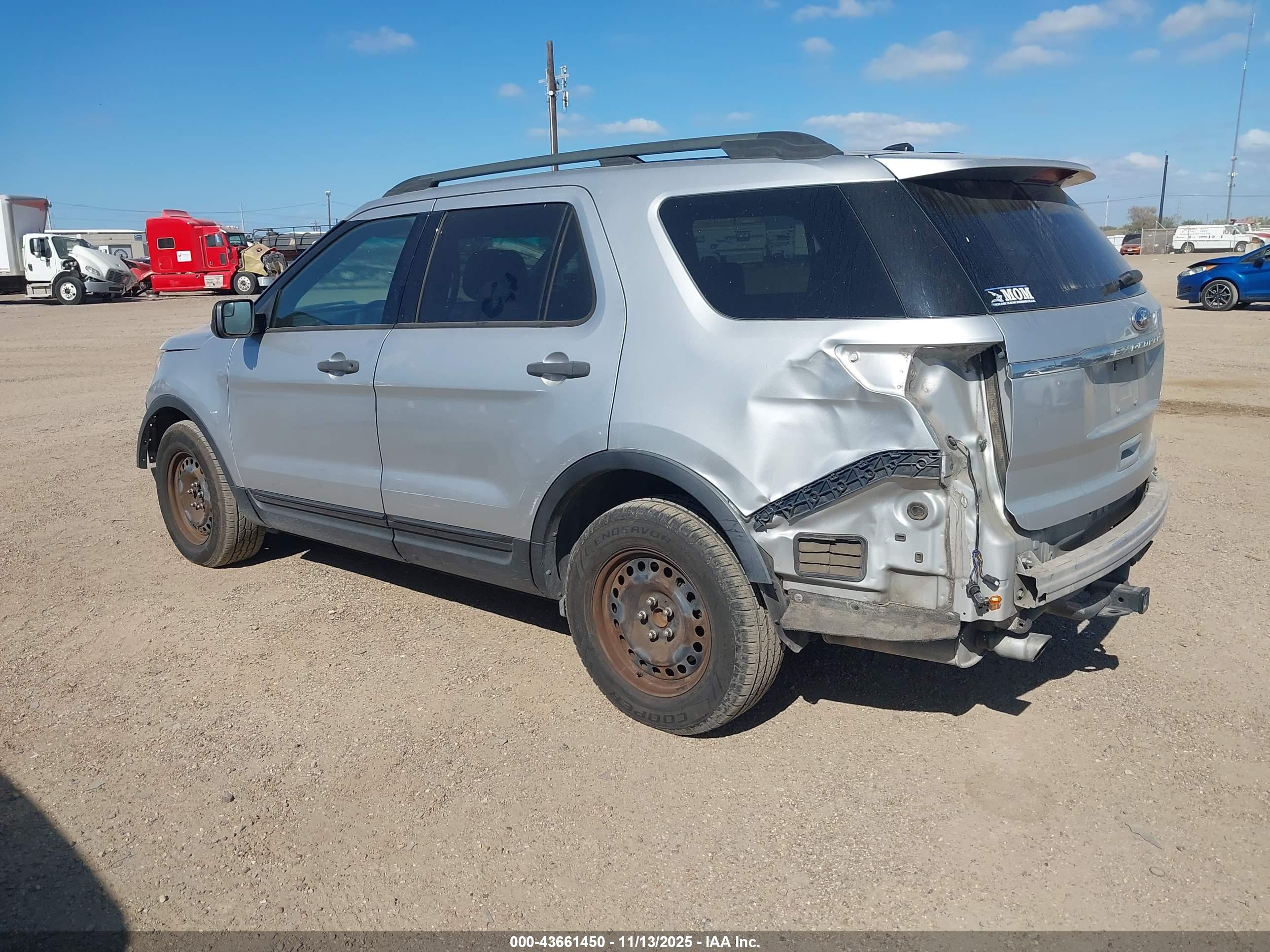 FORD EXPLORER image 3