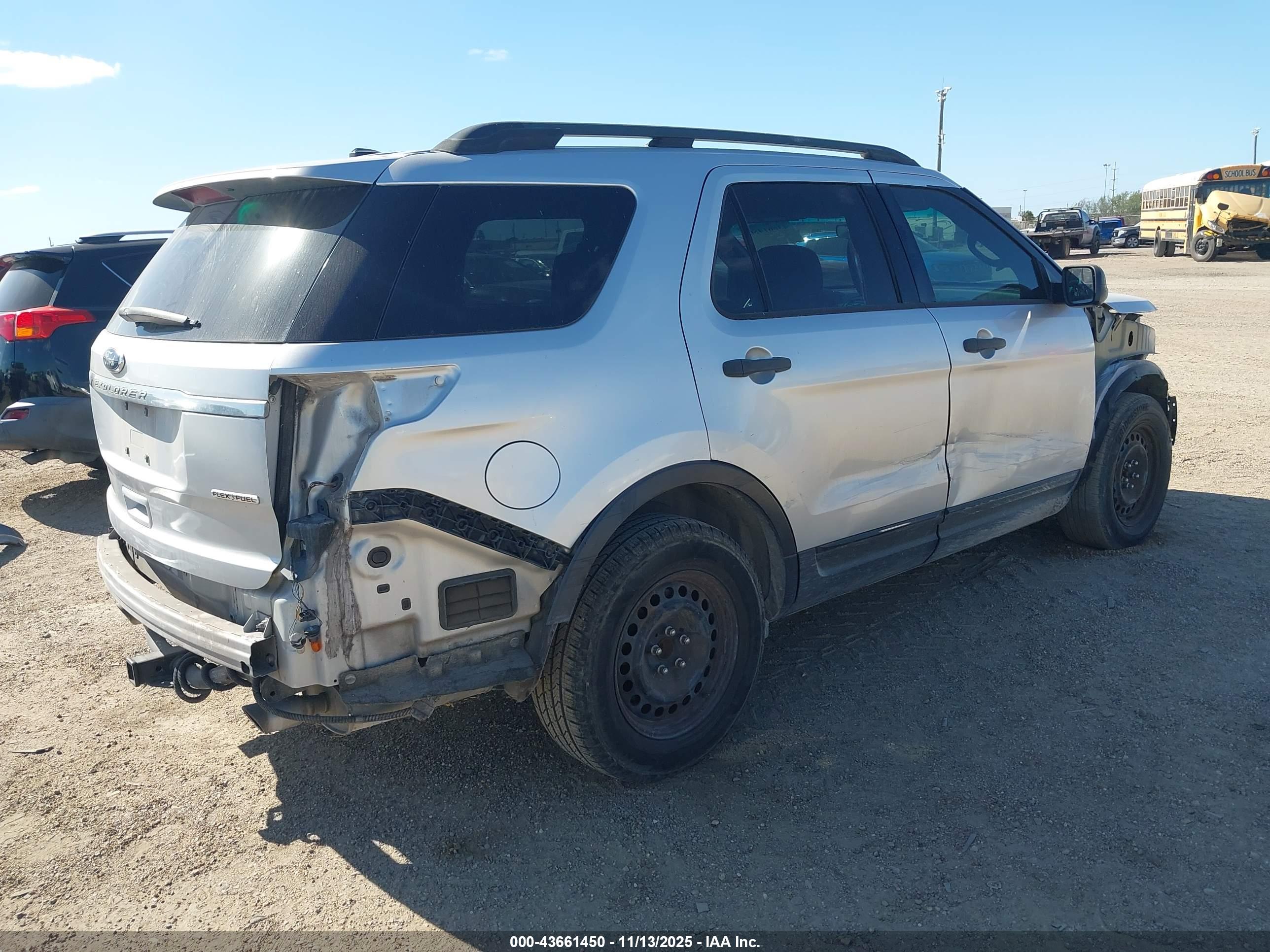 FORD EXPLORER image 4