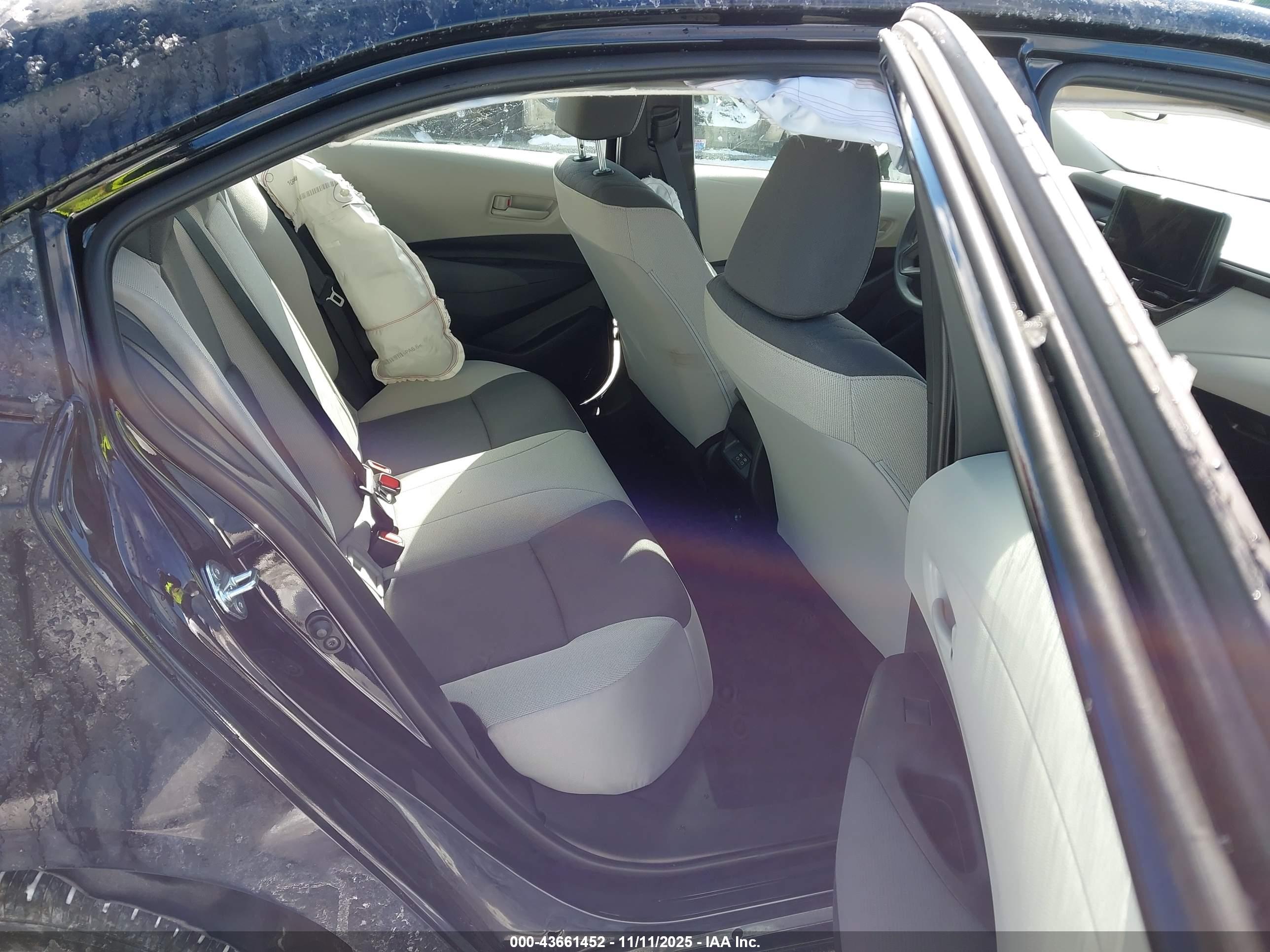 TOYOTA COROLLA image 8
