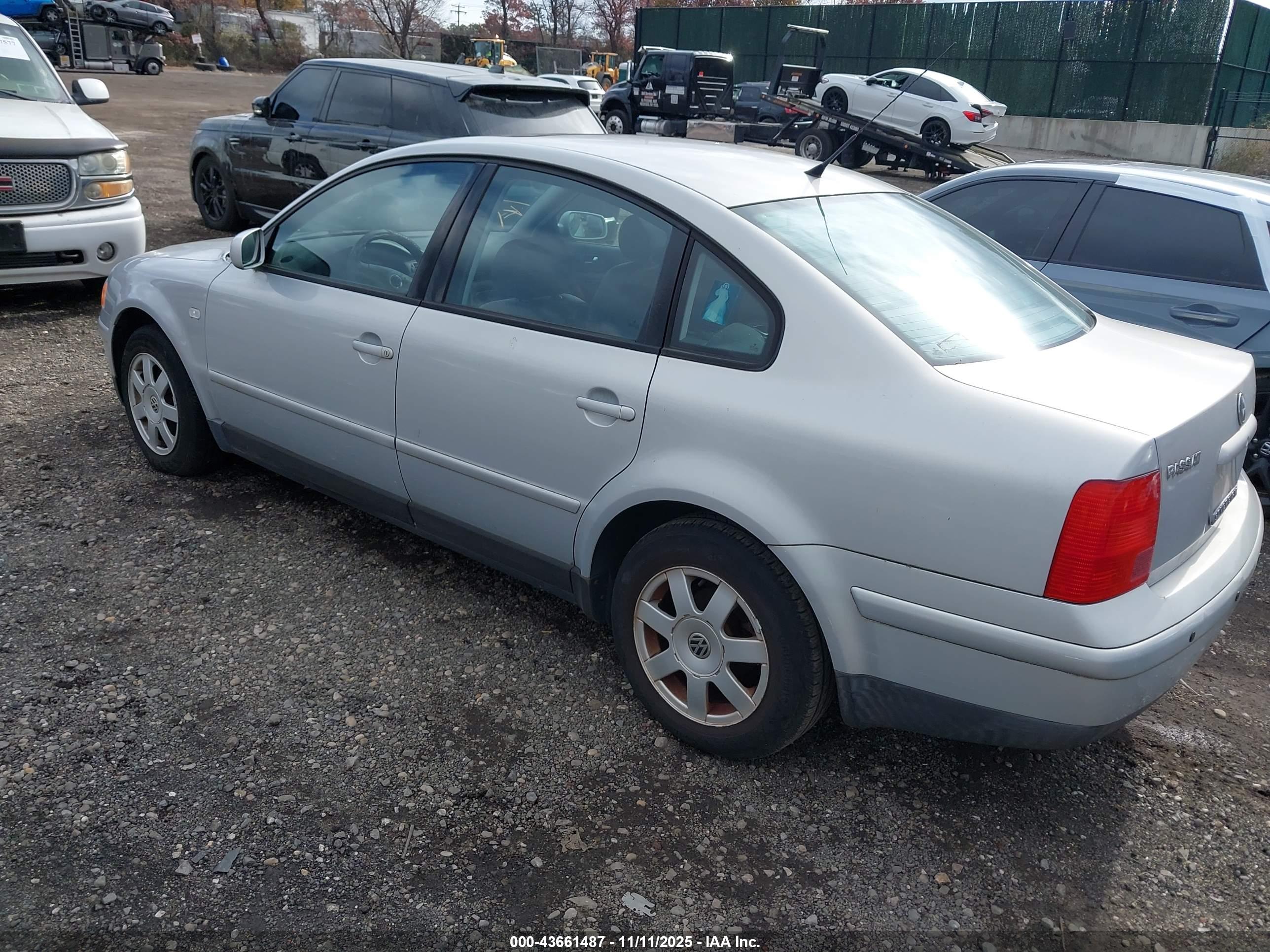 VOLKSWAGEN PASSAT image 3