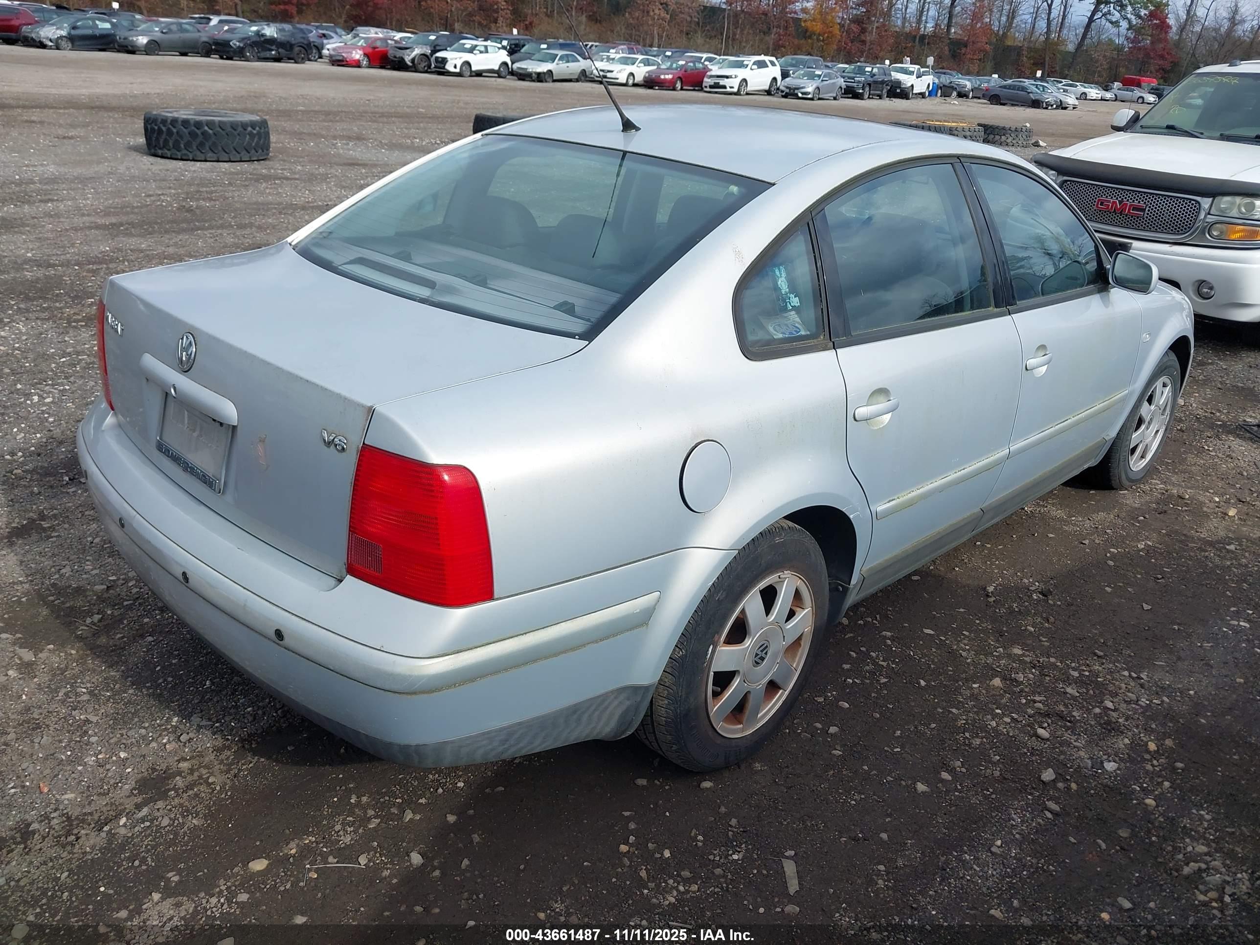 VOLKSWAGEN PASSAT image 4