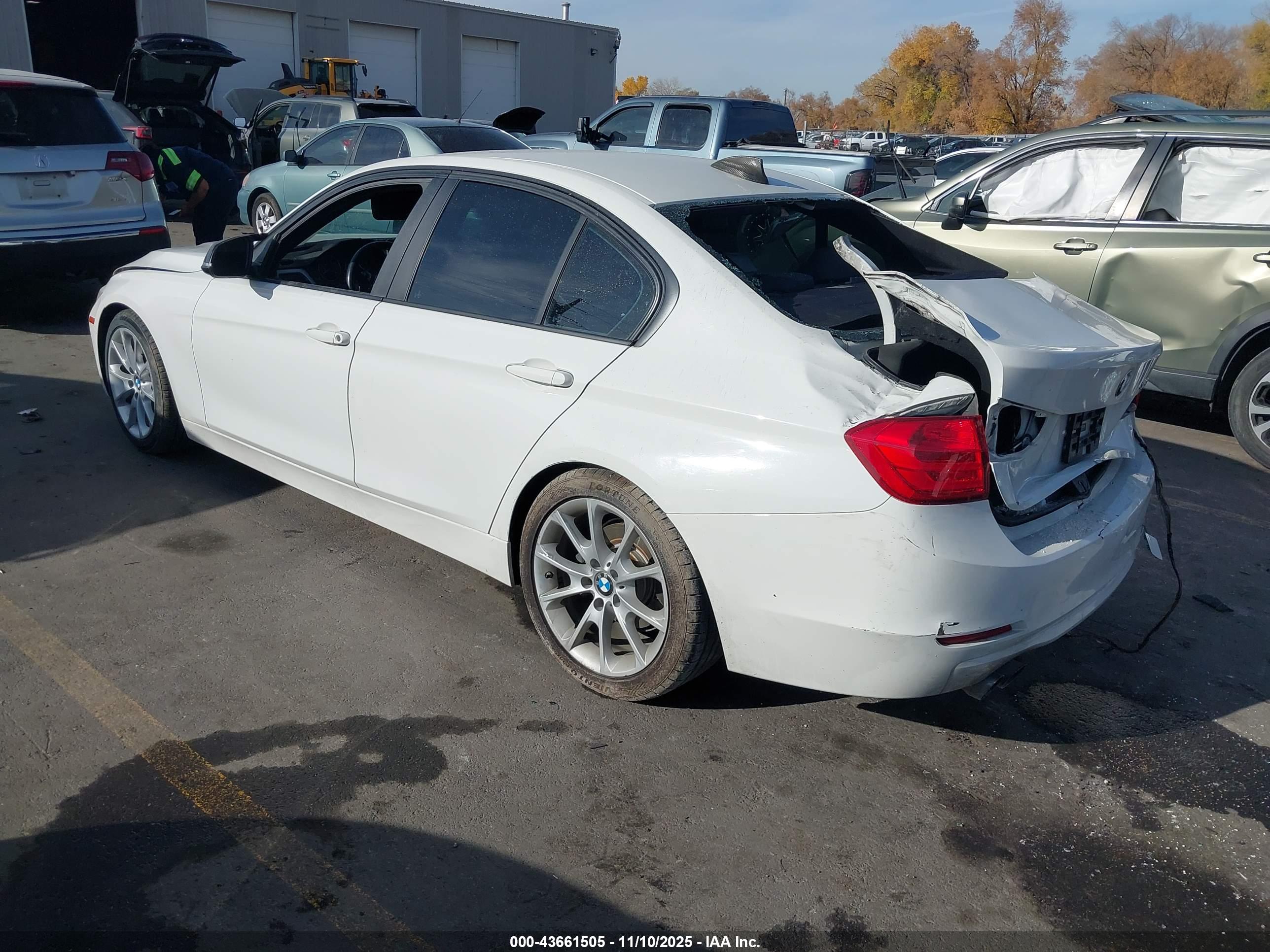 BMW 320I image 3