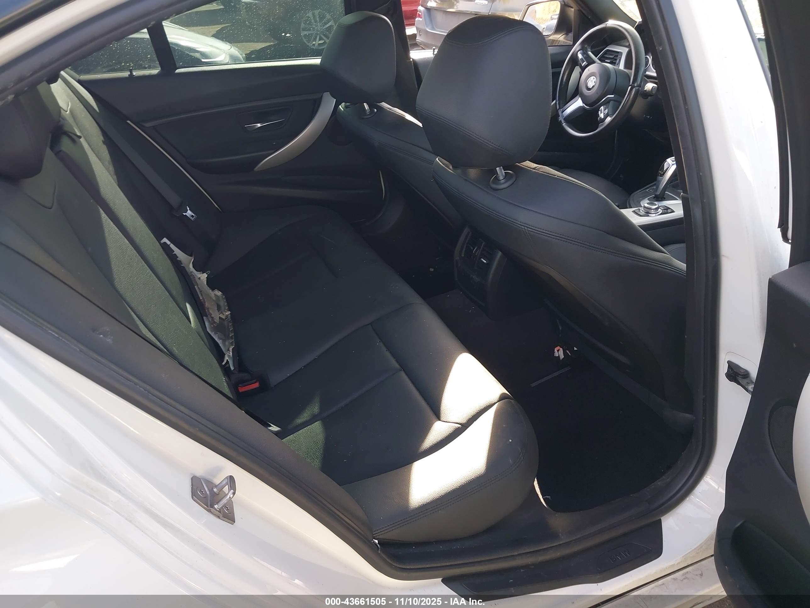 BMW 320I image 8