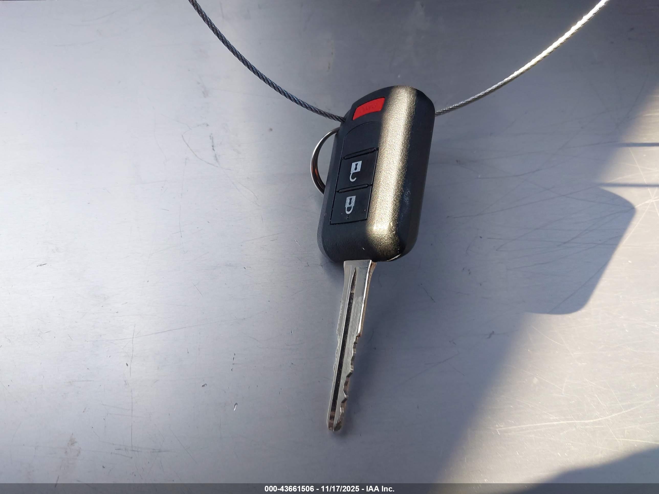 MITSUBISHI OUTLANDER image 11