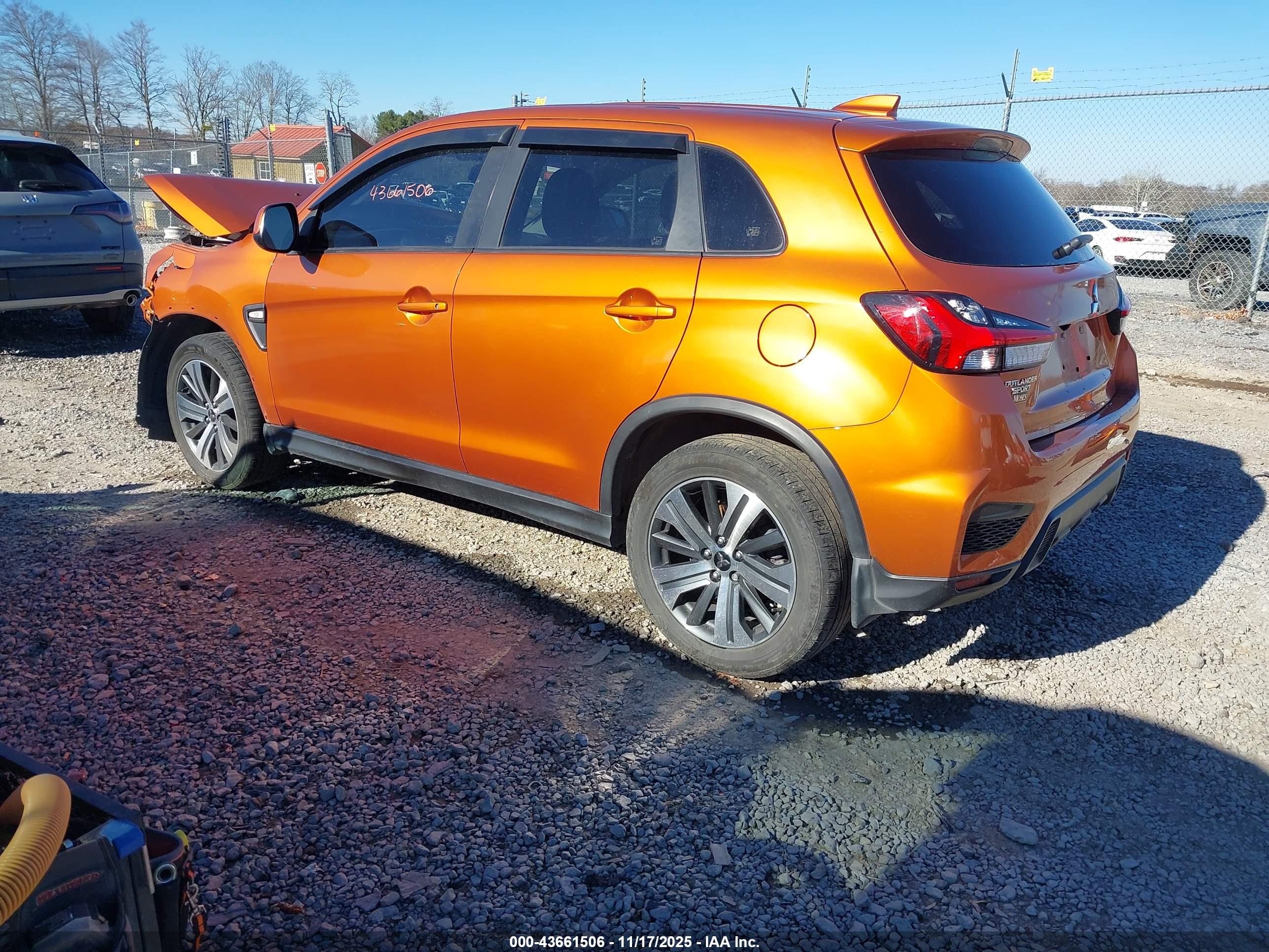 MITSUBISHI OUTLANDER image 3