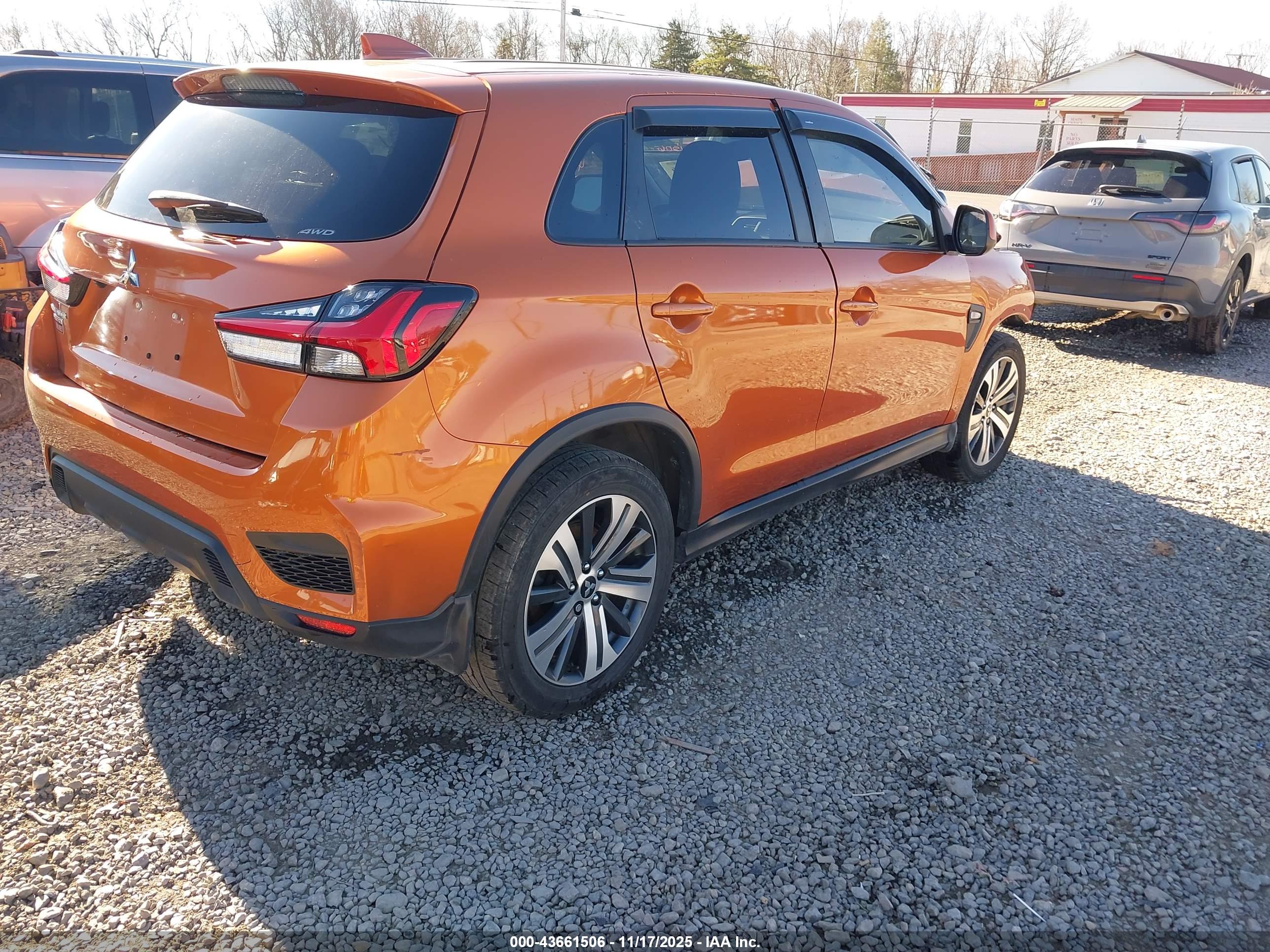 MITSUBISHI OUTLANDER image 4