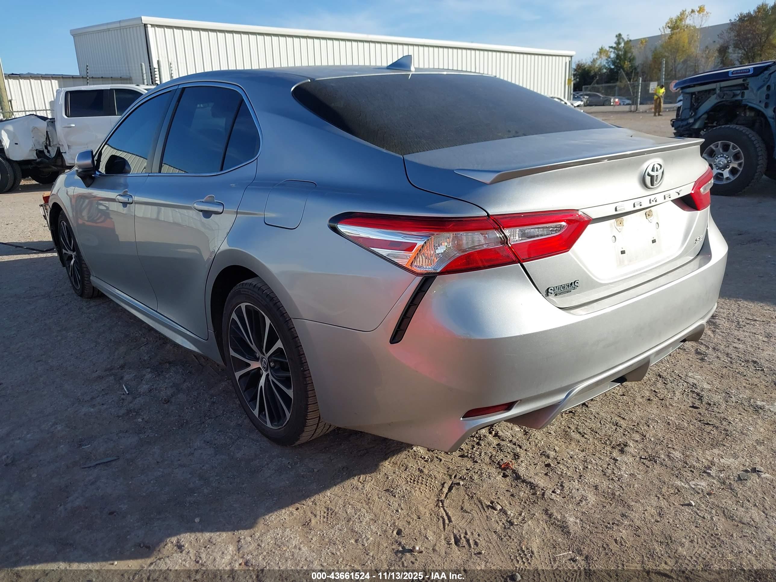 TOYOTA CAMRY image 3
