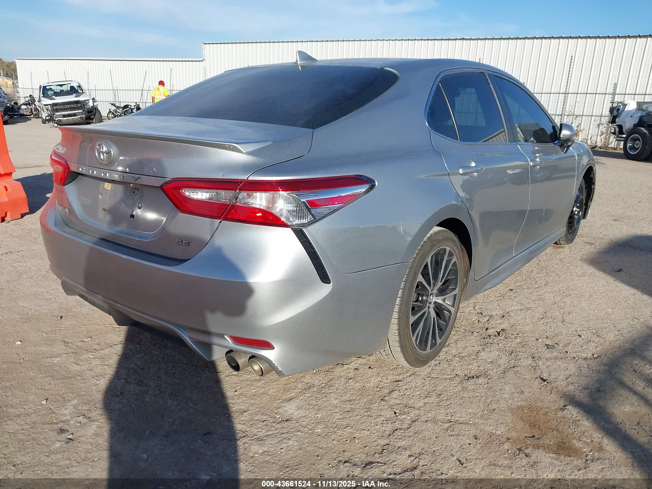 TOYOTA CAMRY image 4