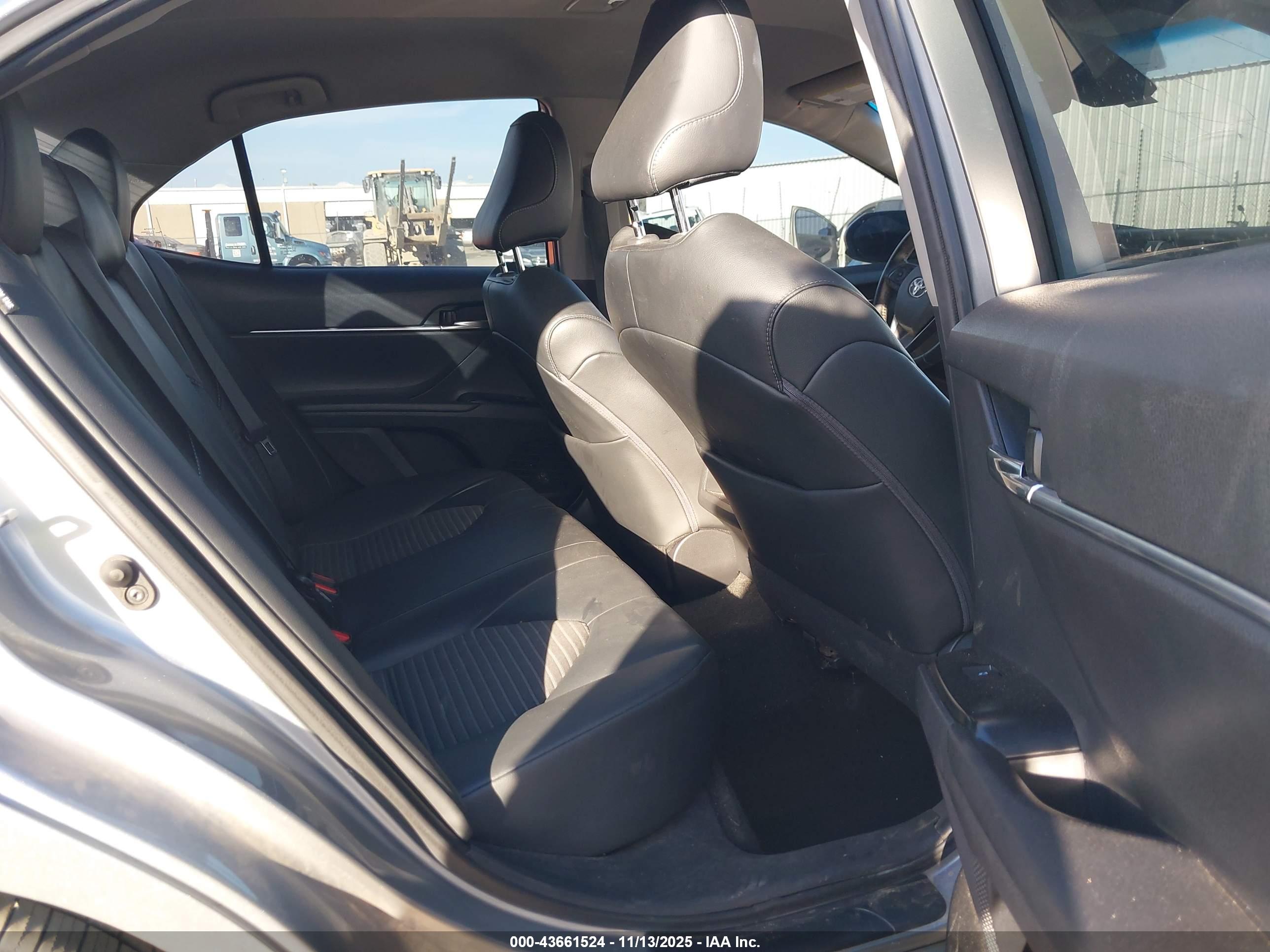TOYOTA CAMRY image 8