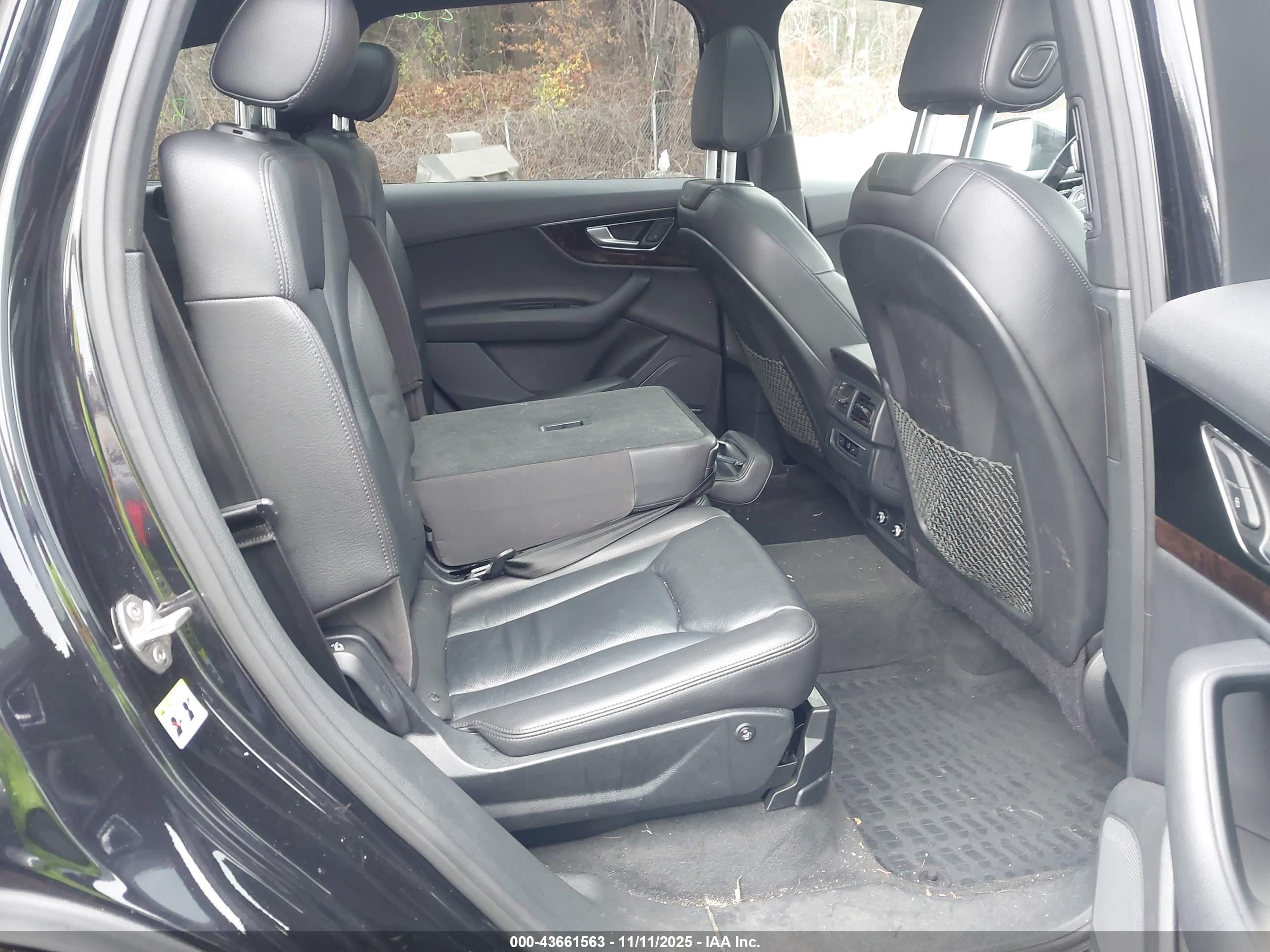 AUDI Q7 image 8