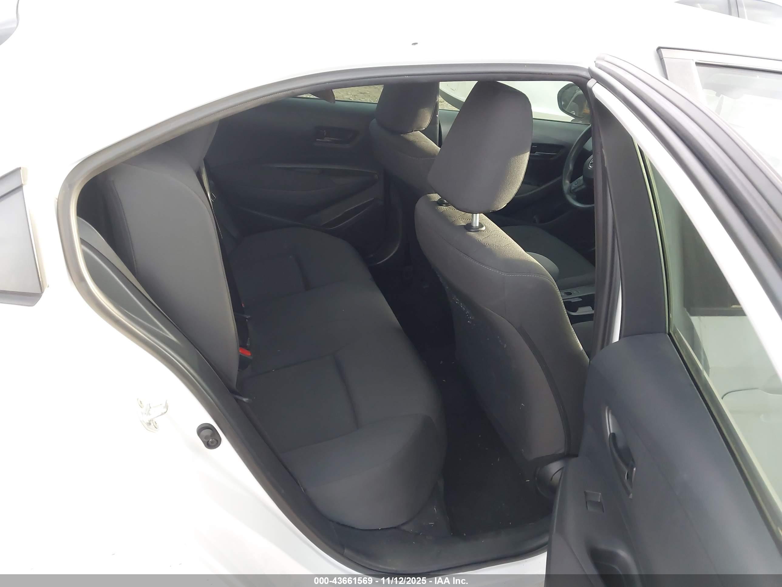 TOYOTA COROLLA image 8