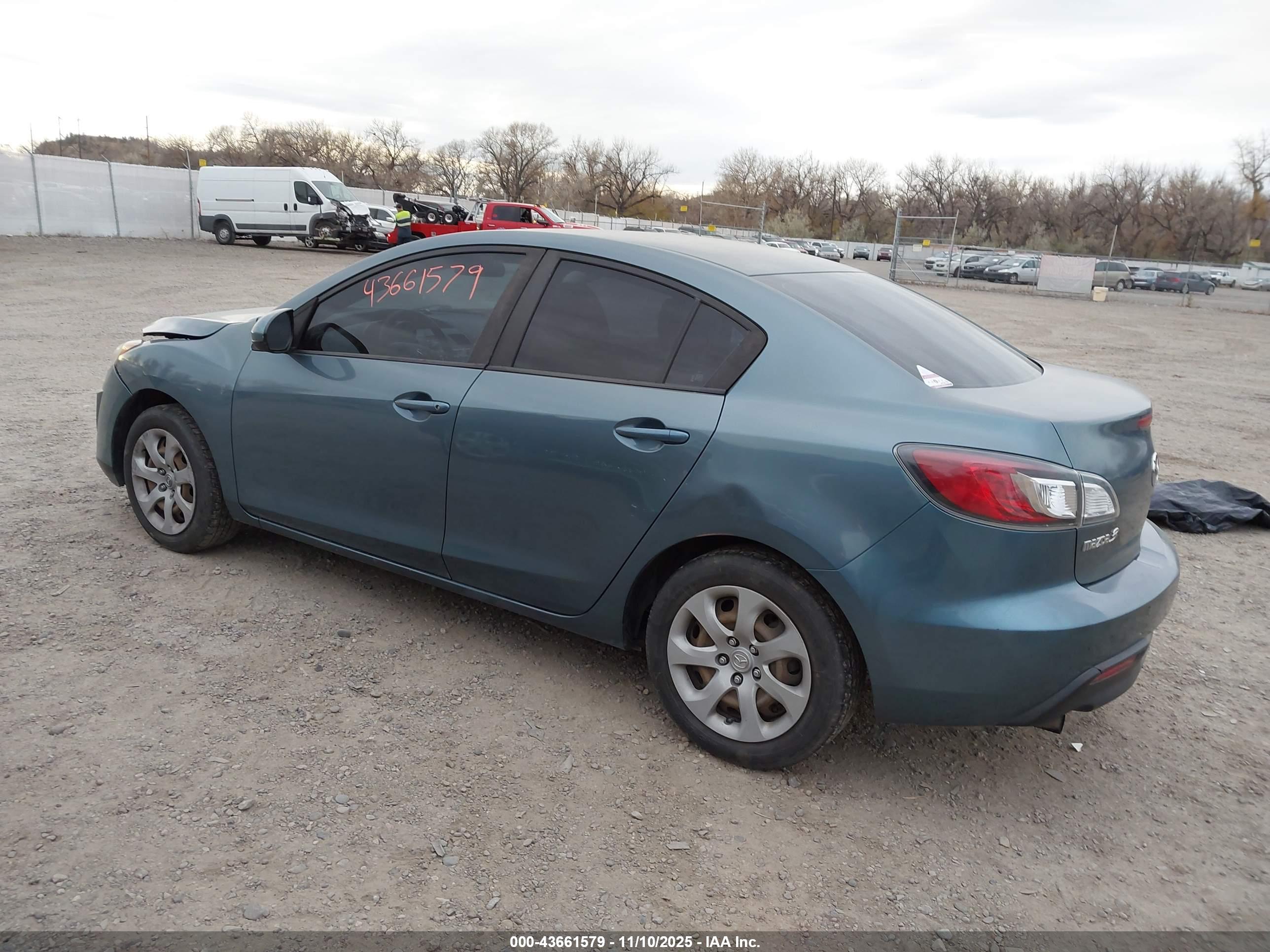 MAZDA MAZDA3 image 3