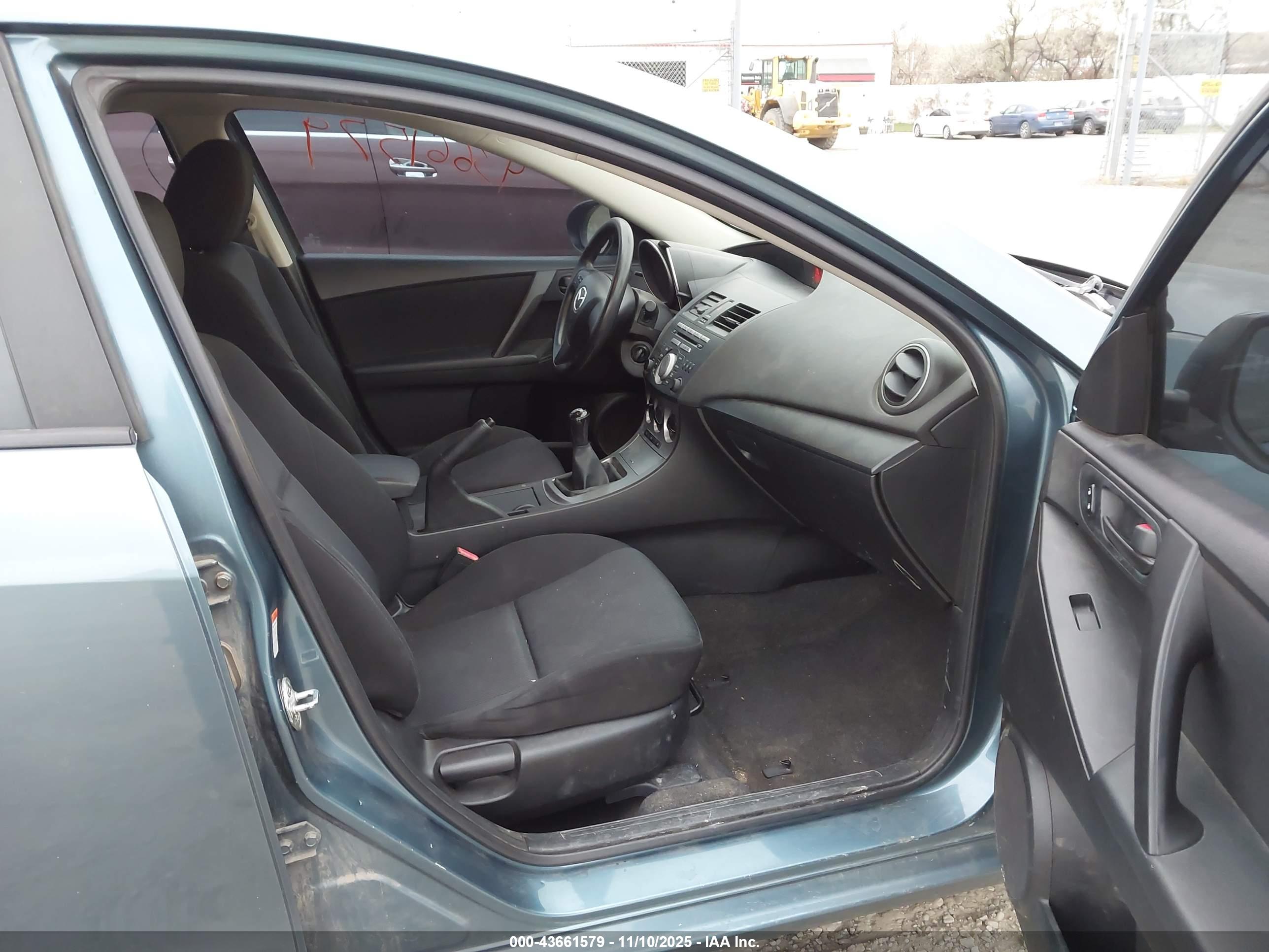 MAZDA MAZDA3 image 5