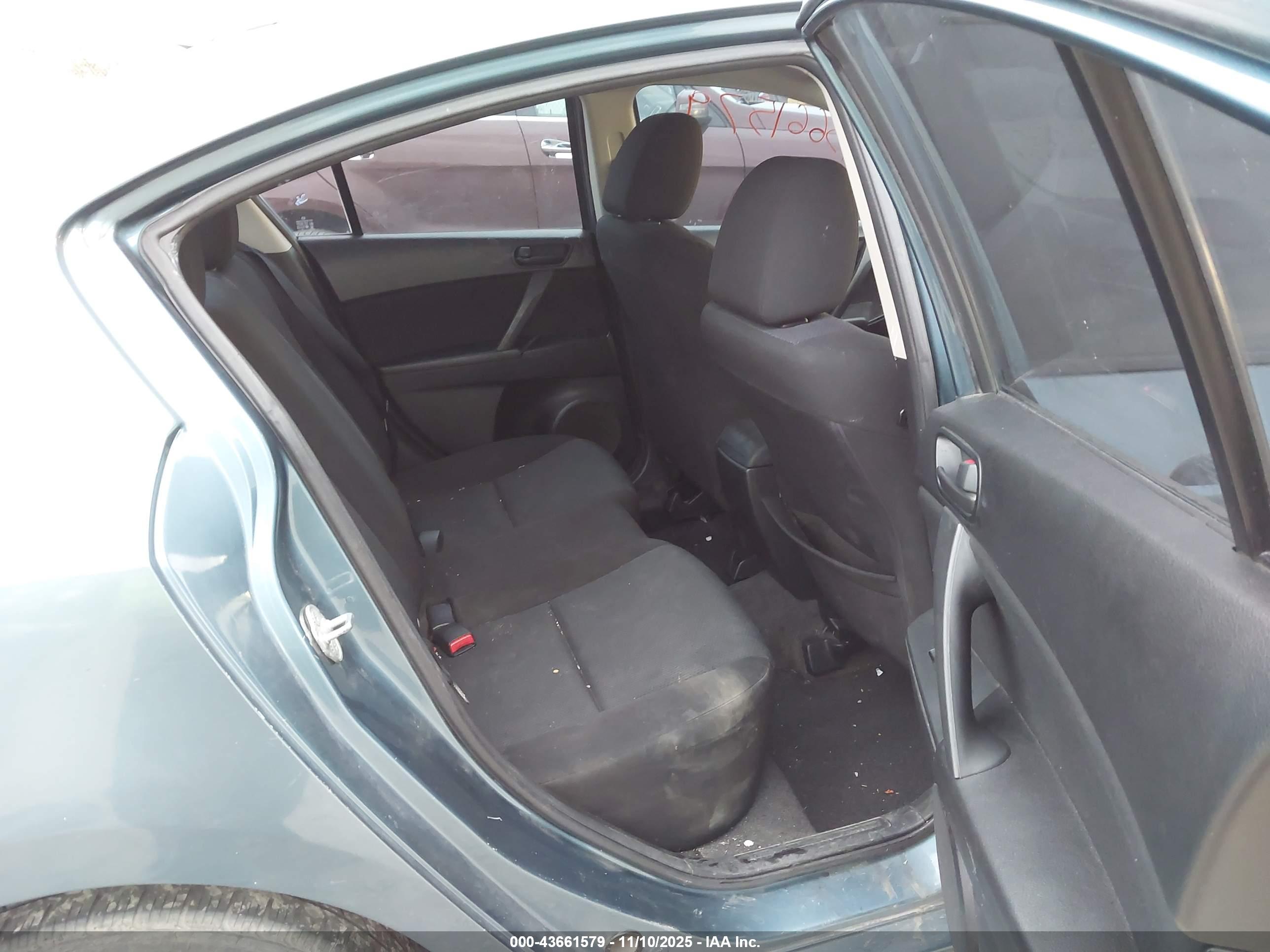MAZDA MAZDA3 image 8