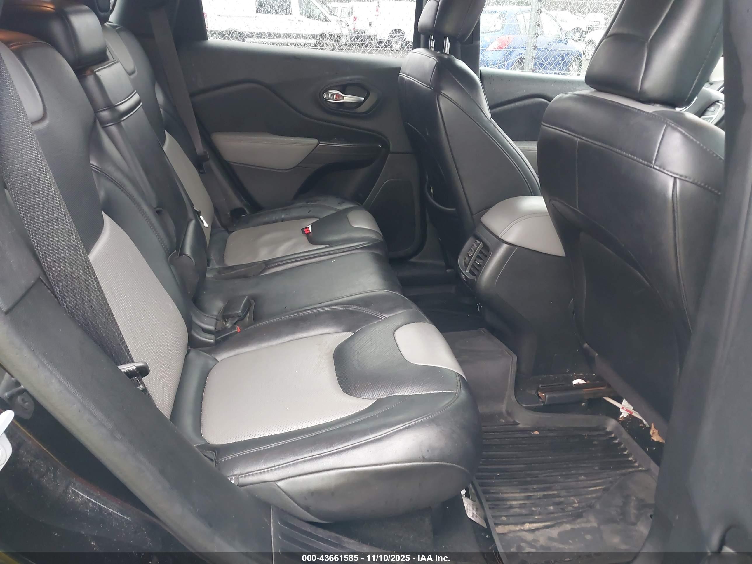 JEEP CHEROKEE image 8