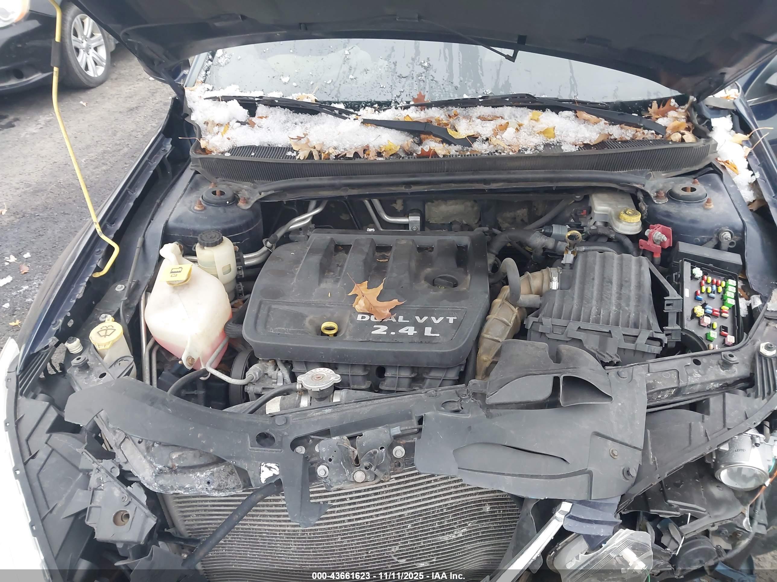 CHRYSLER 200 image 10