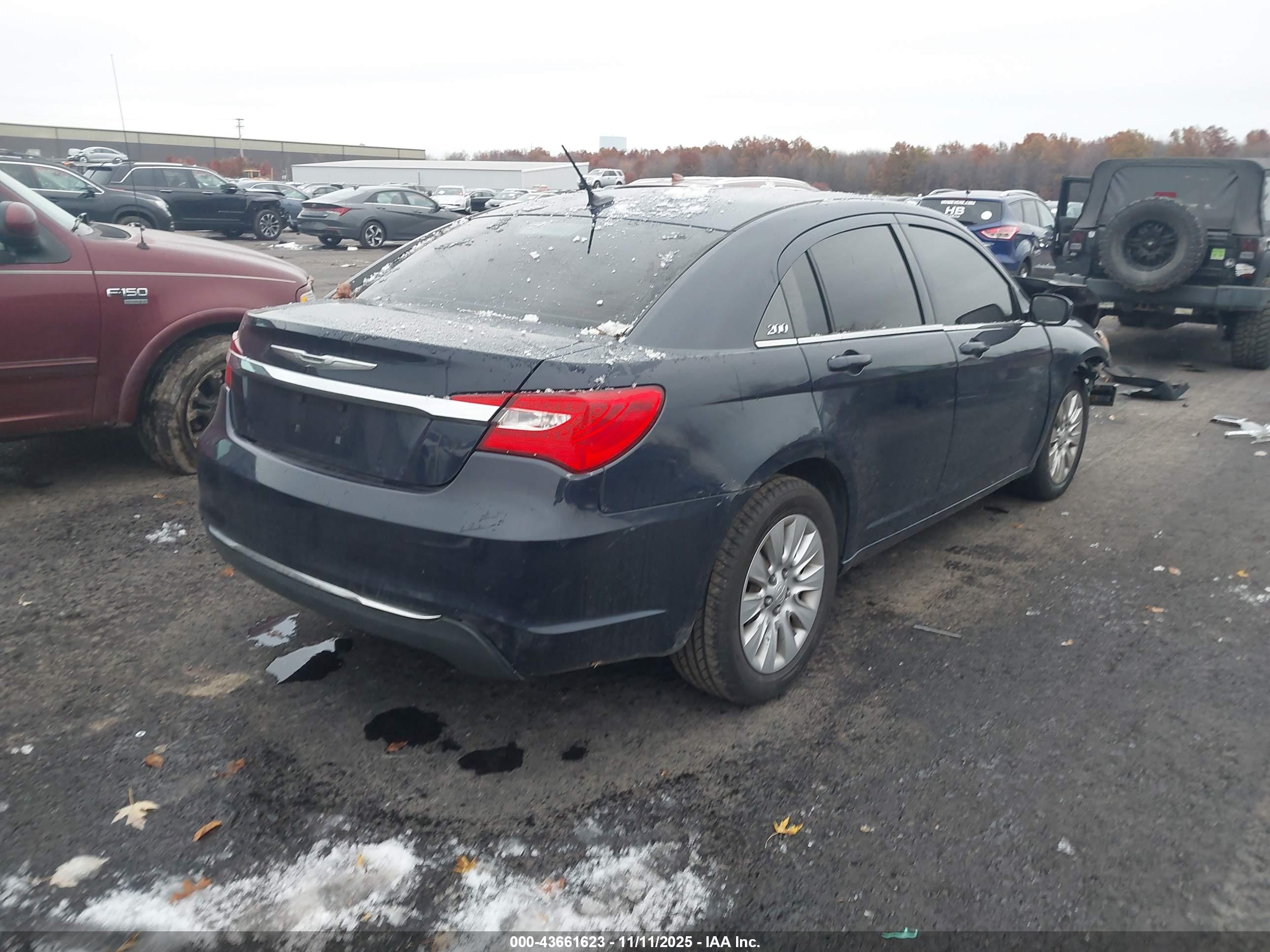 CHRYSLER 200 image 4
