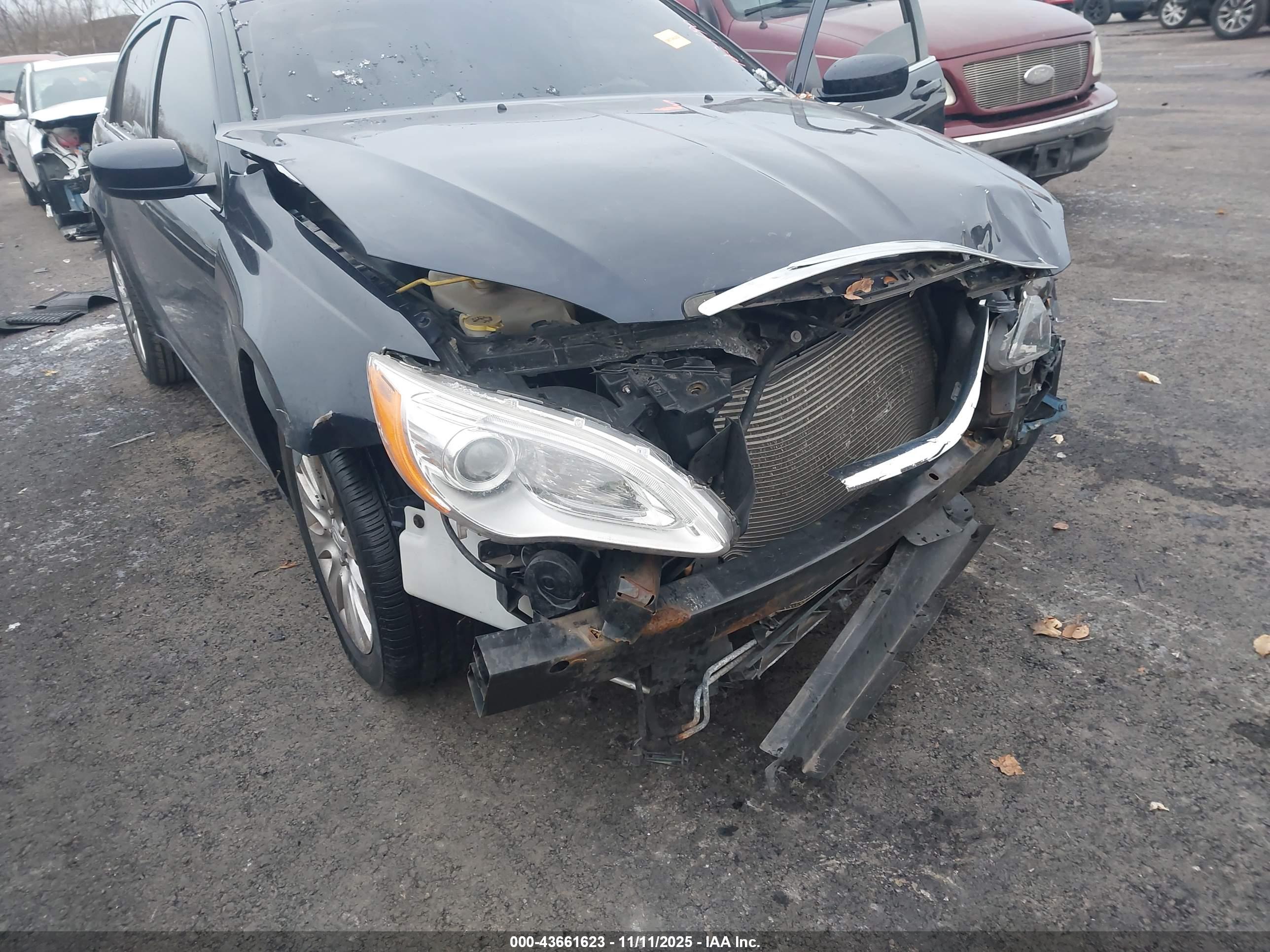 CHRYSLER 200 image 6