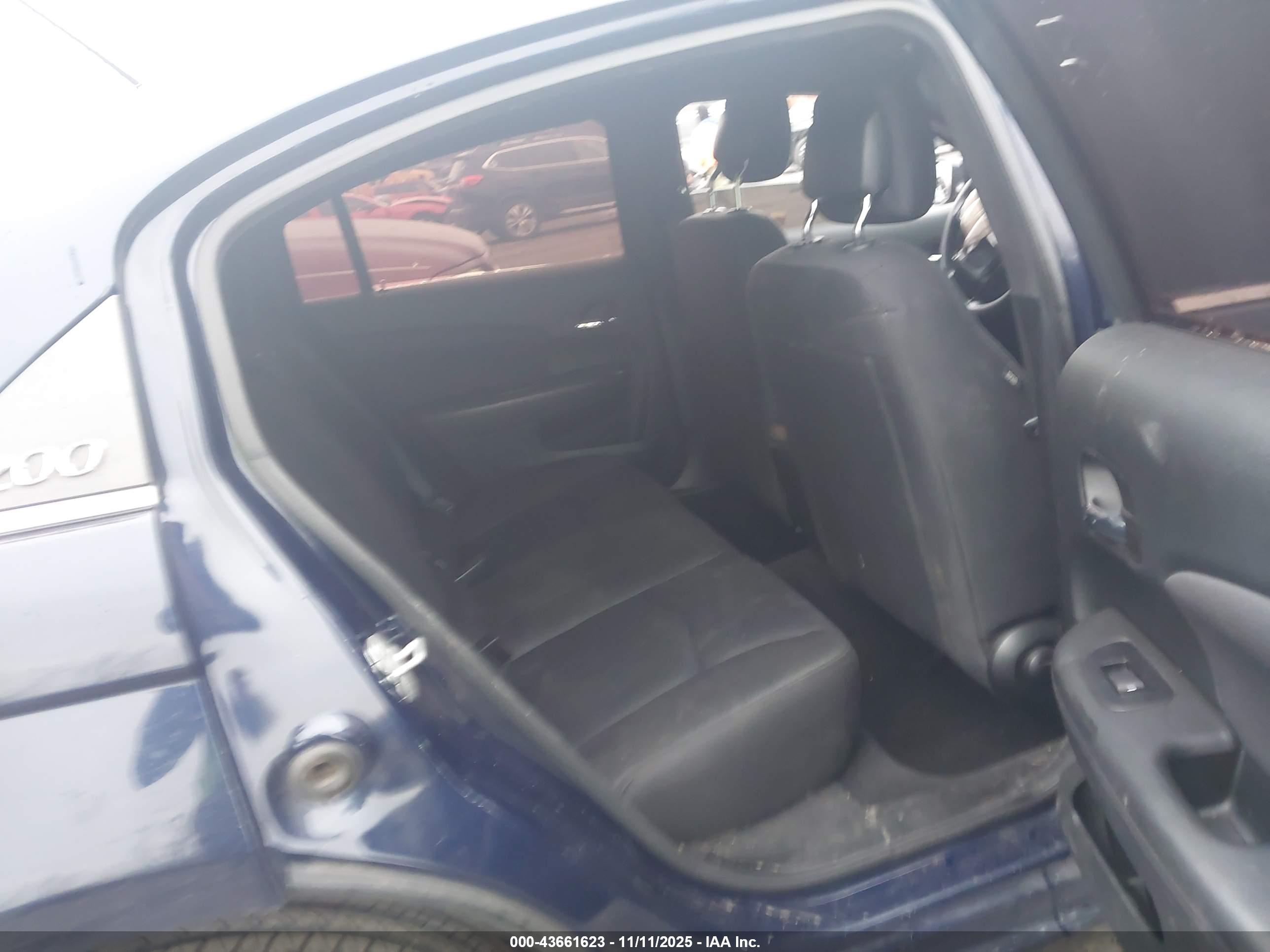 CHRYSLER 200 image 8