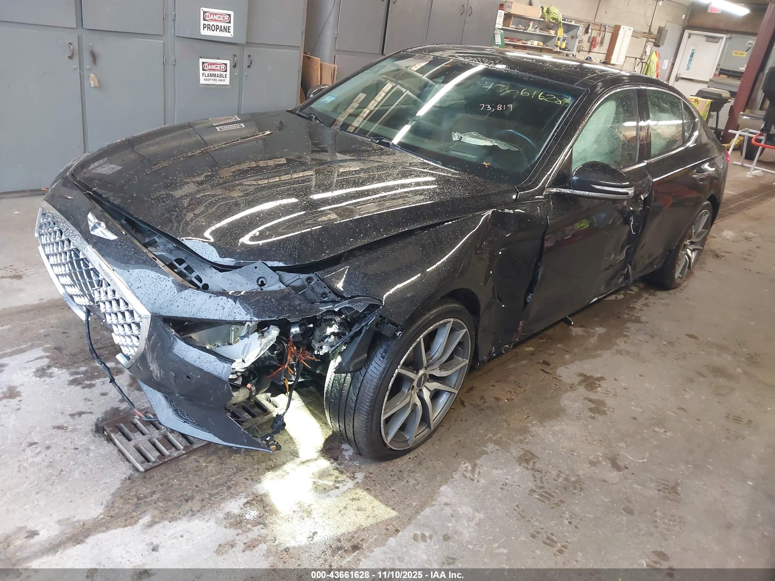 GENESIS G70 image 2