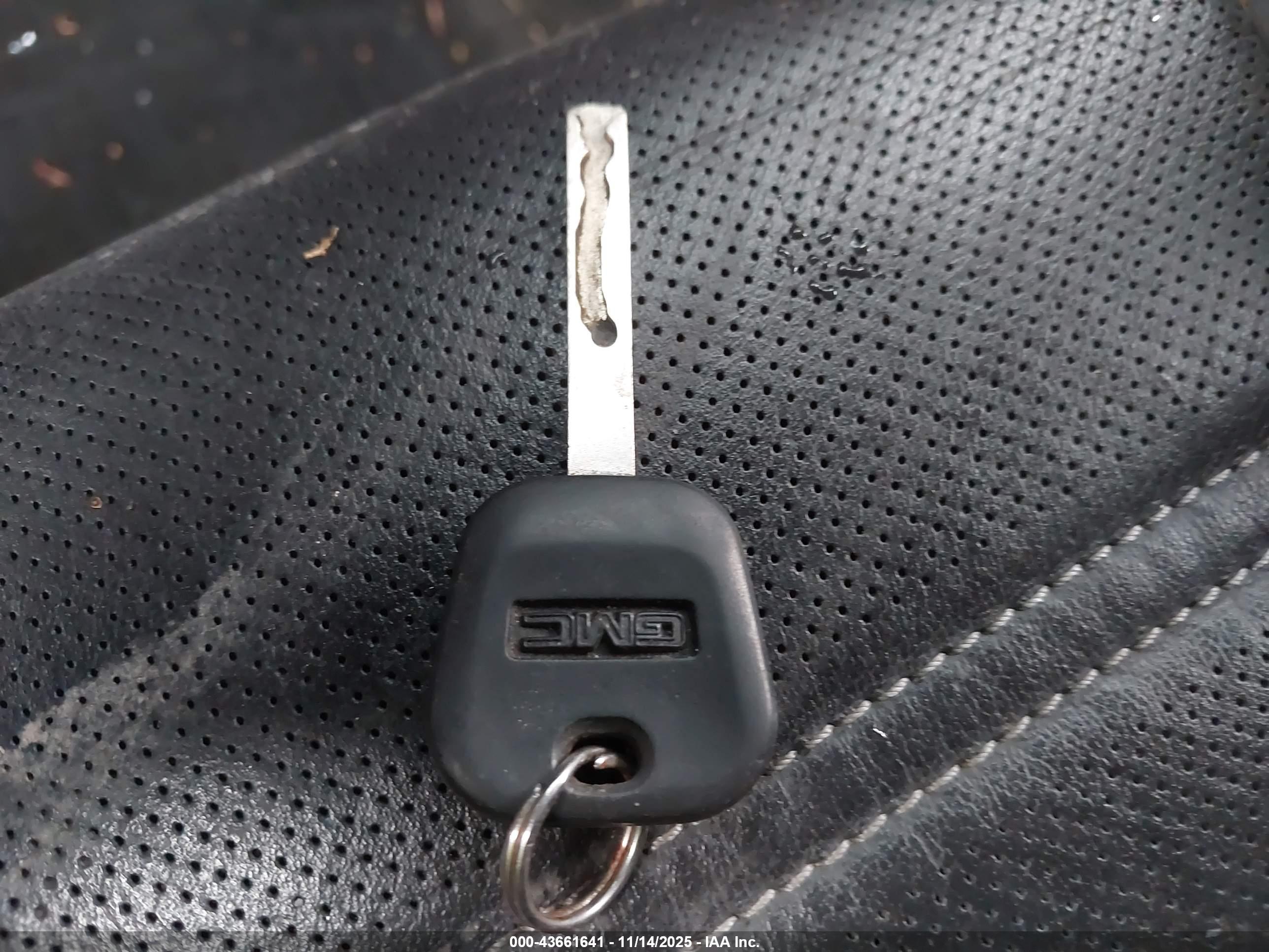 GMC SIERRA image 11