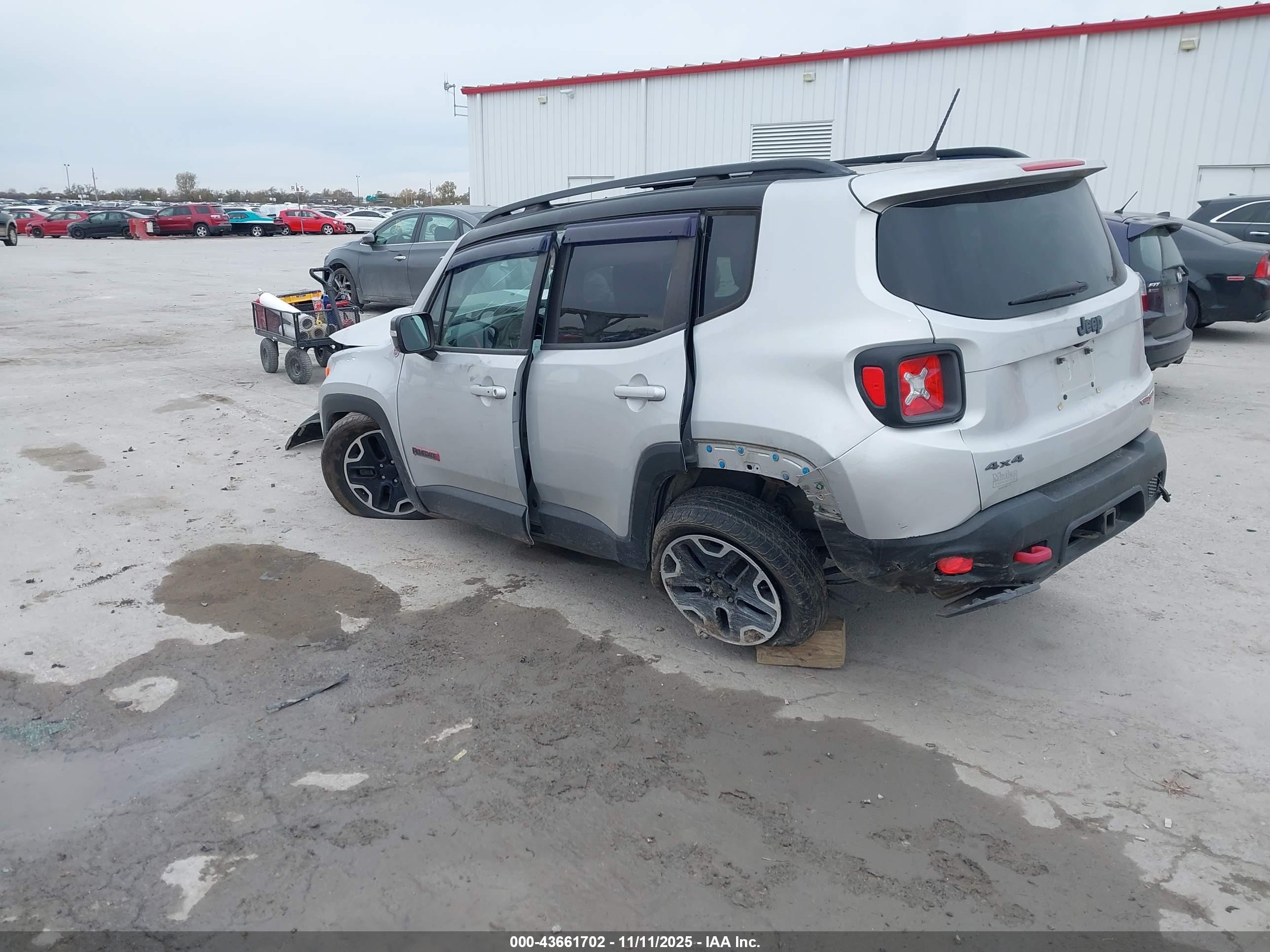 JEEP RENEGADE image 3