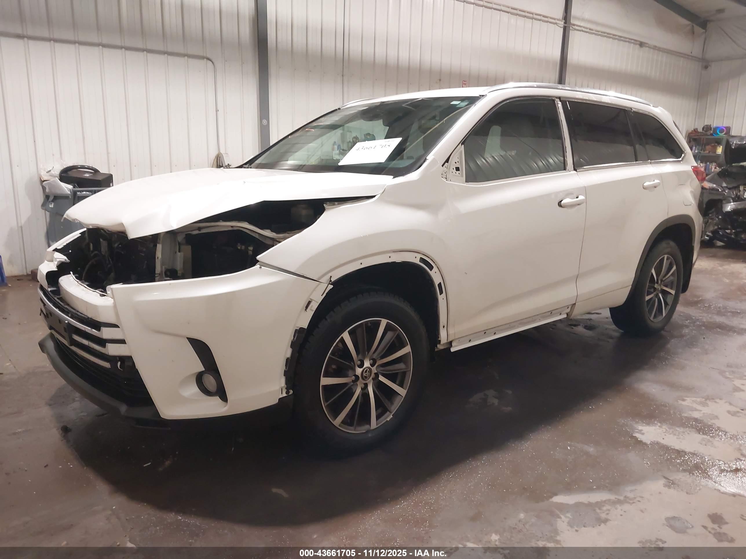 TOYOTA HIGHLANDER image 2