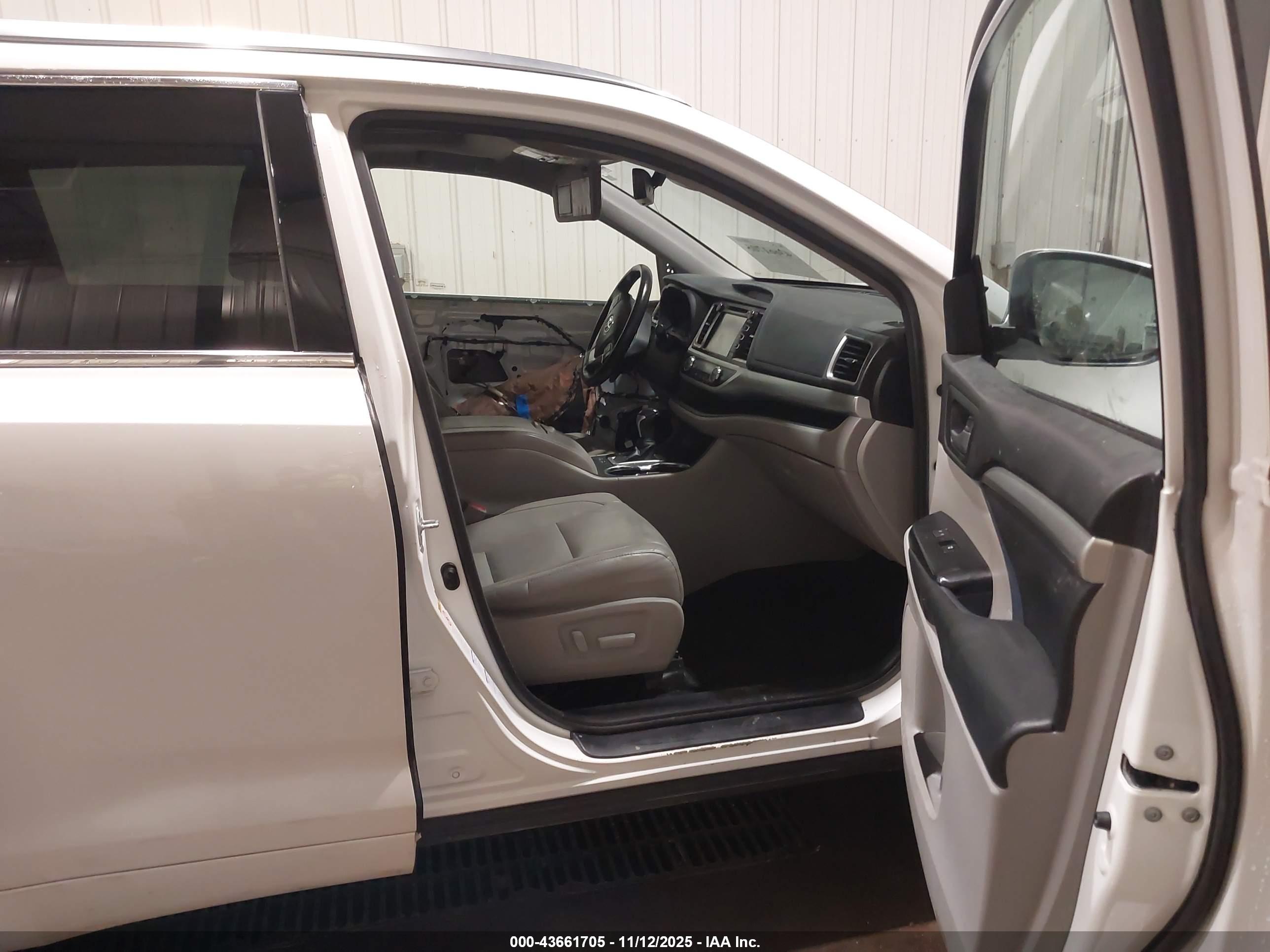 TOYOTA HIGHLANDER image 5