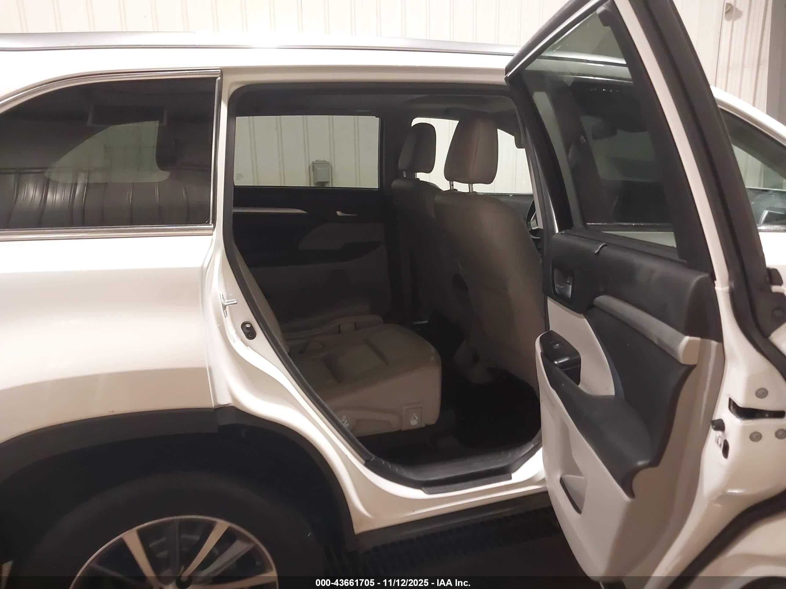 TOYOTA HIGHLANDER image 8