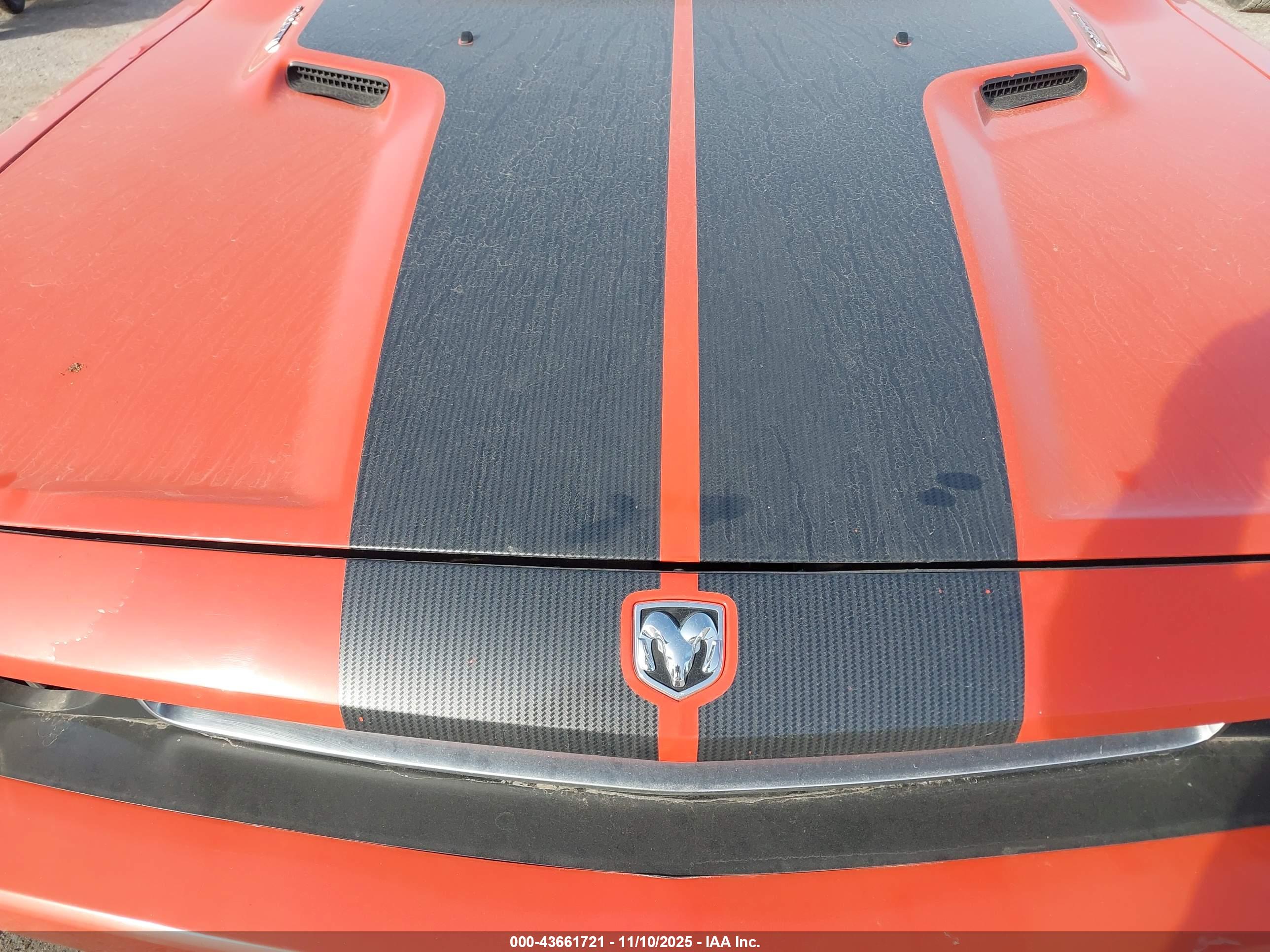 DODGE CHALLENGER image 6