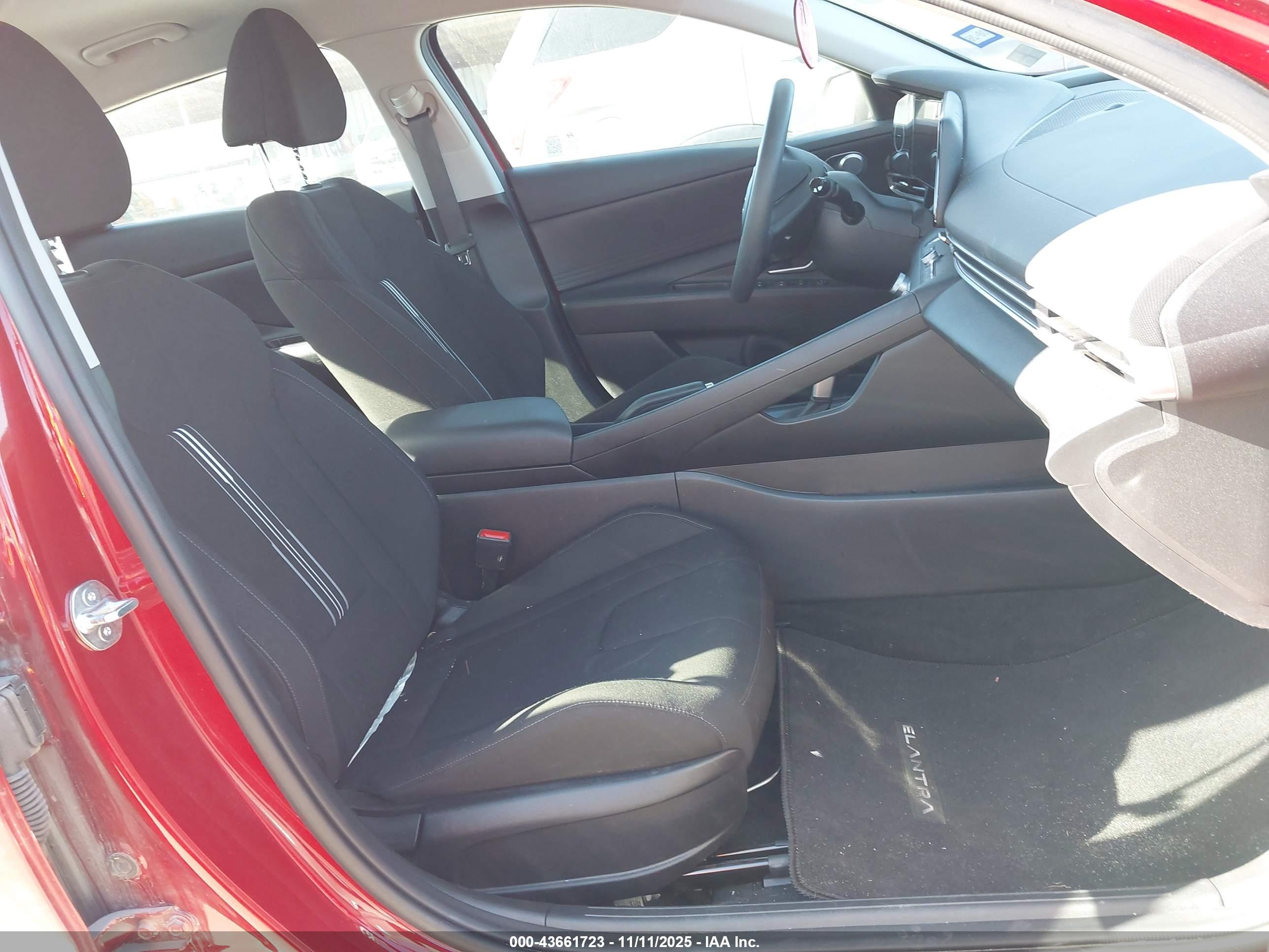 HYUNDAI ELANTRA image 5