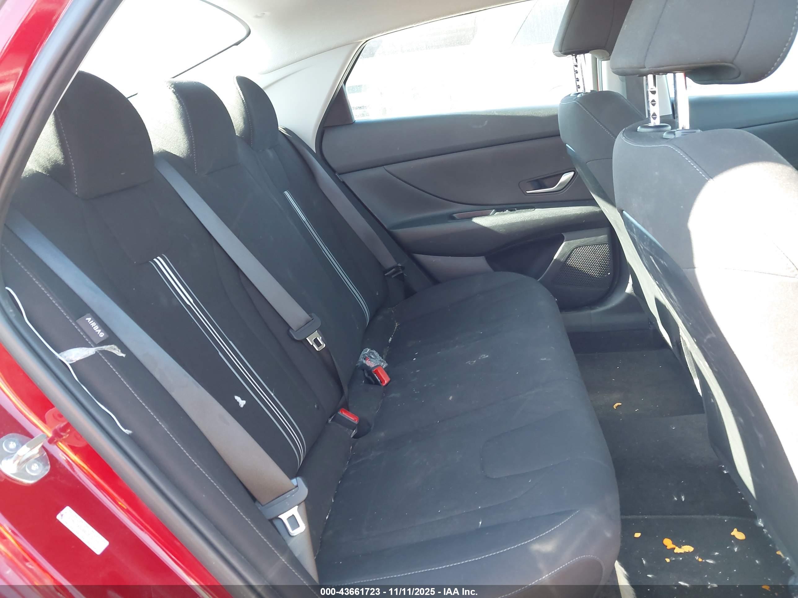 HYUNDAI ELANTRA image 8