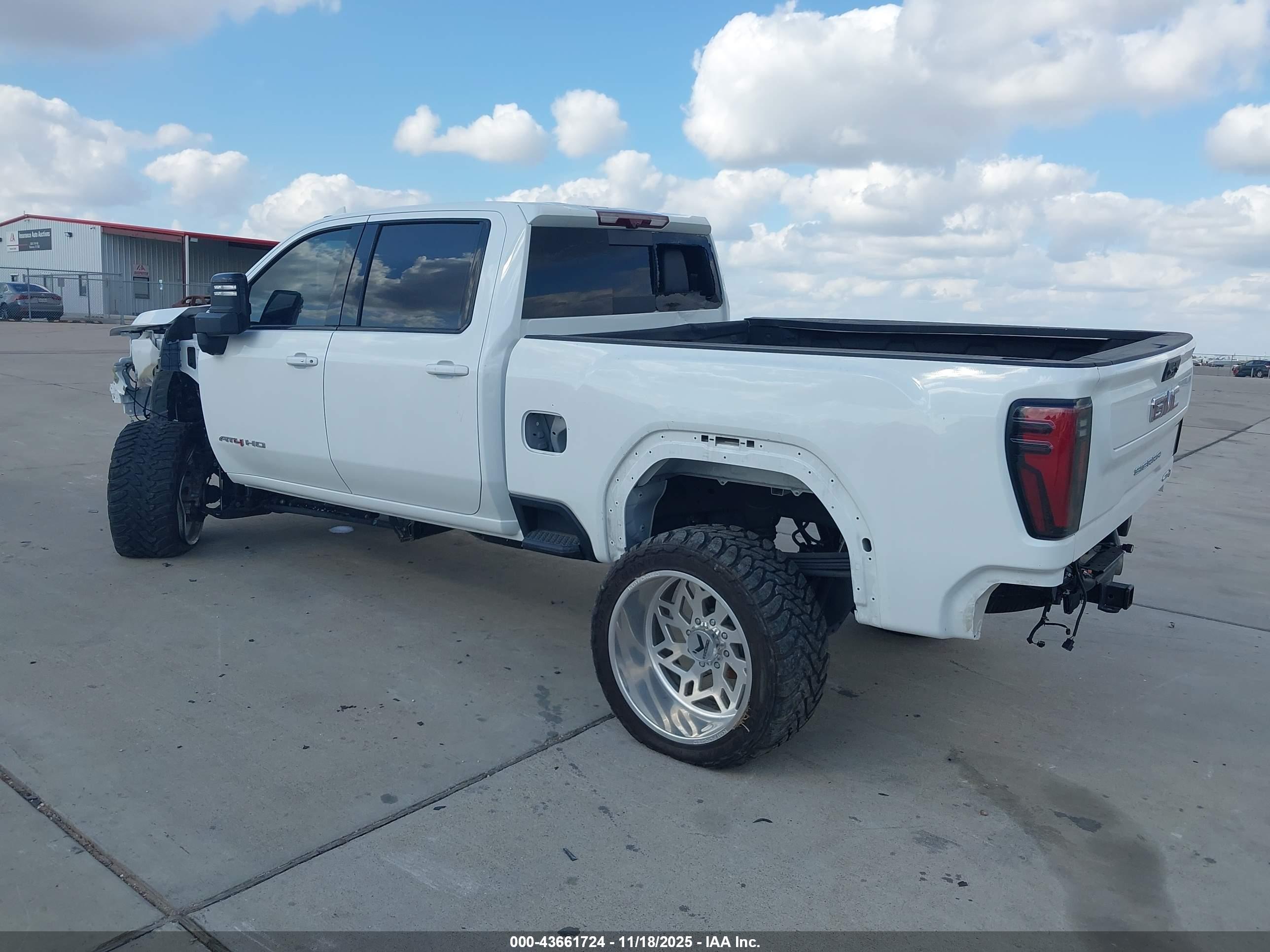 GMC SIERRA image 3