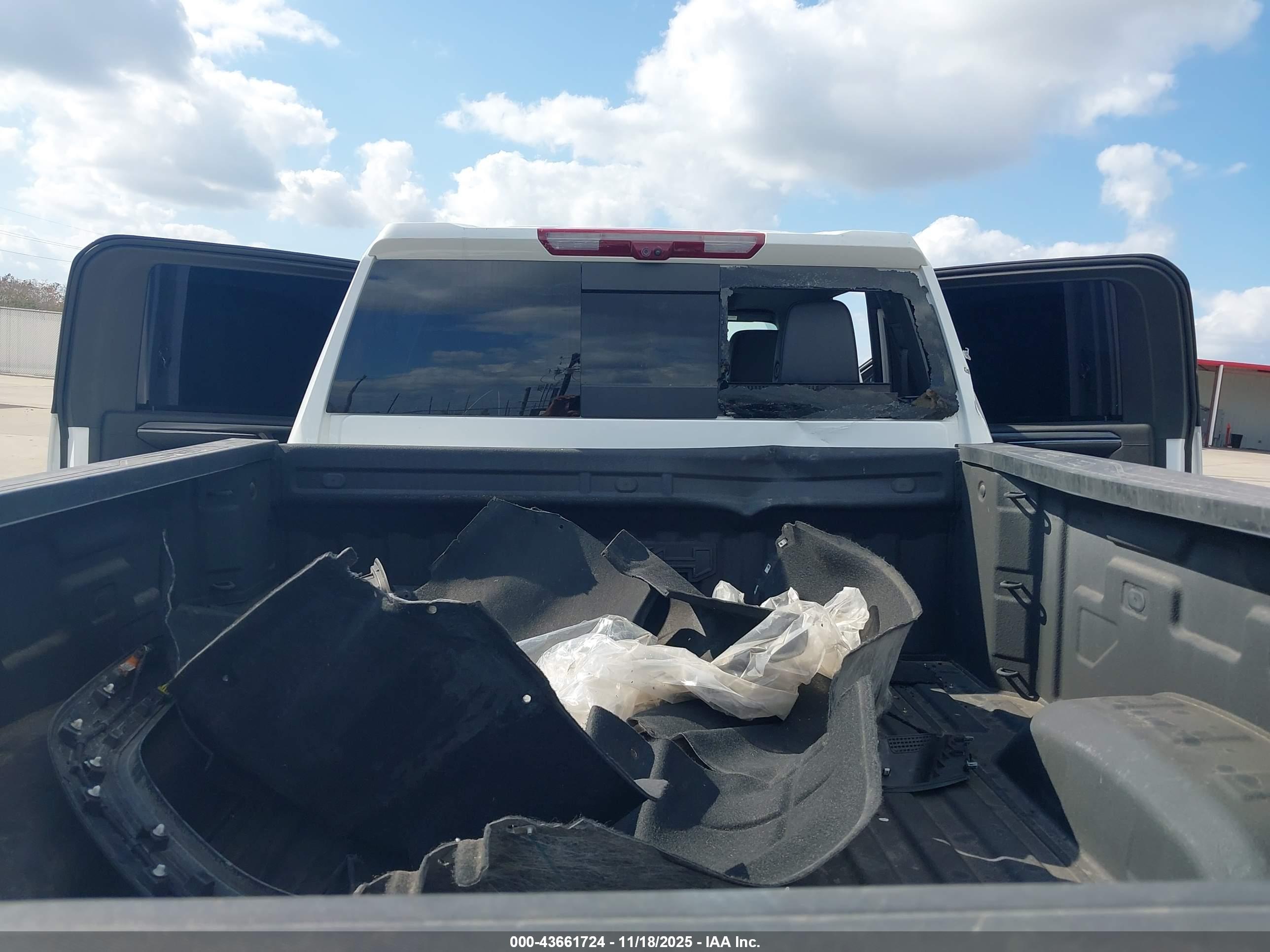 GMC SIERRA image 7