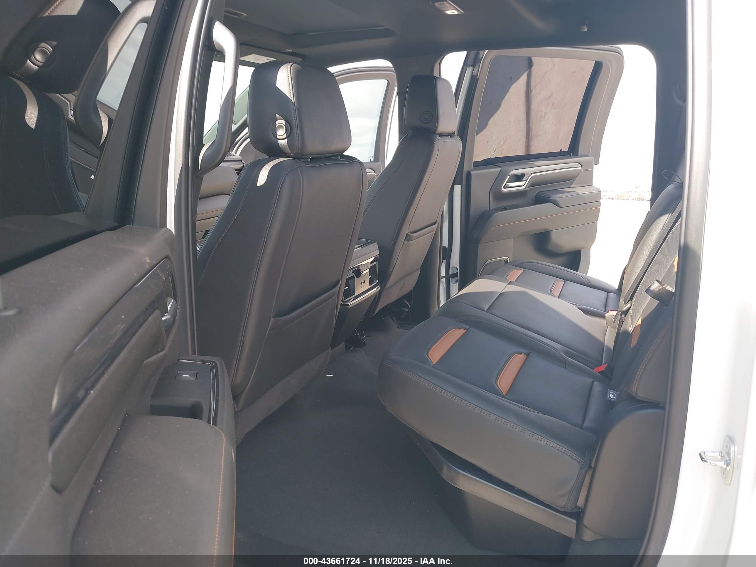 GMC SIERRA image 8