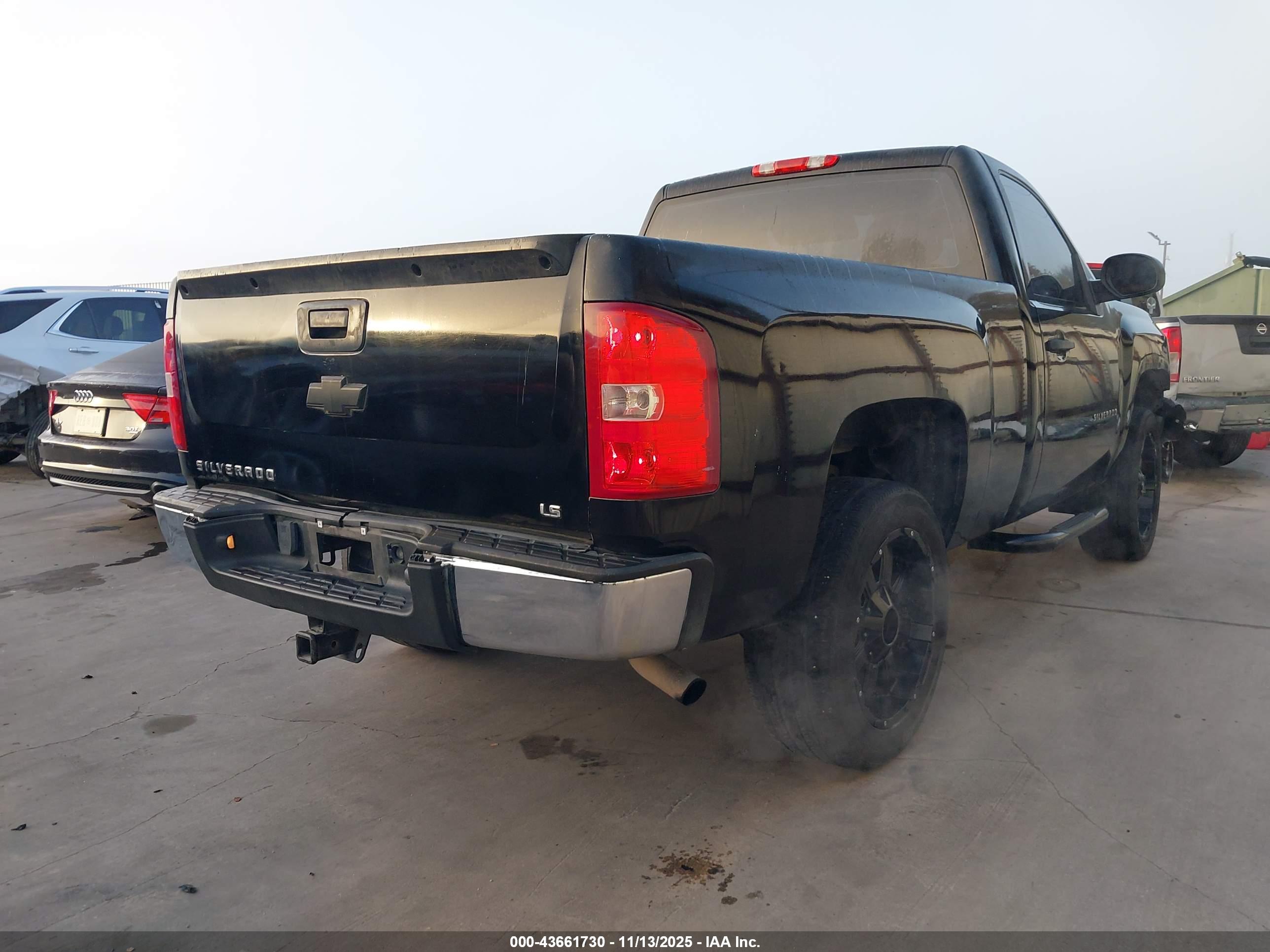 CHEVROLET SILVERADO image 4