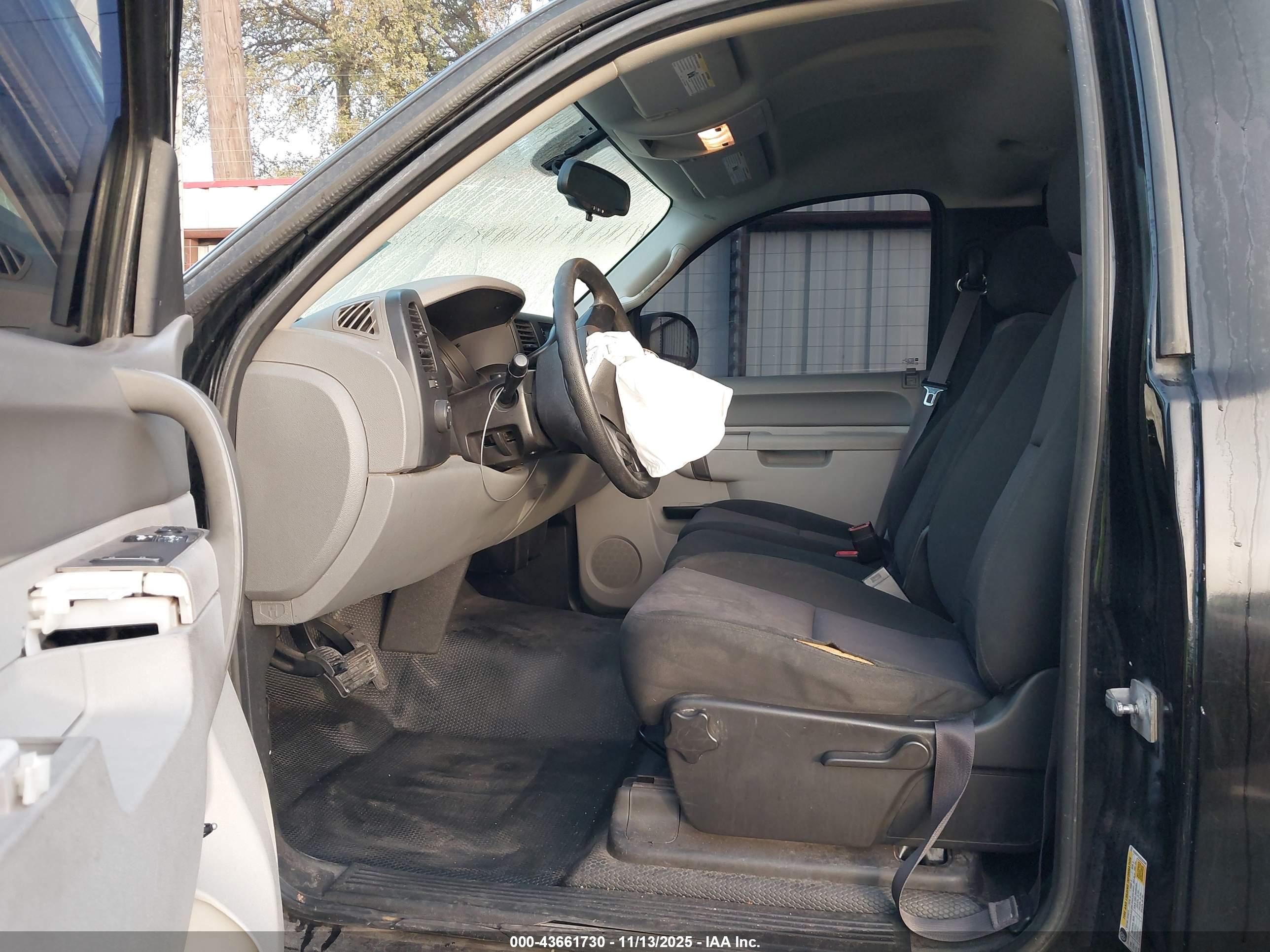 CHEVROLET SILVERADO image 5