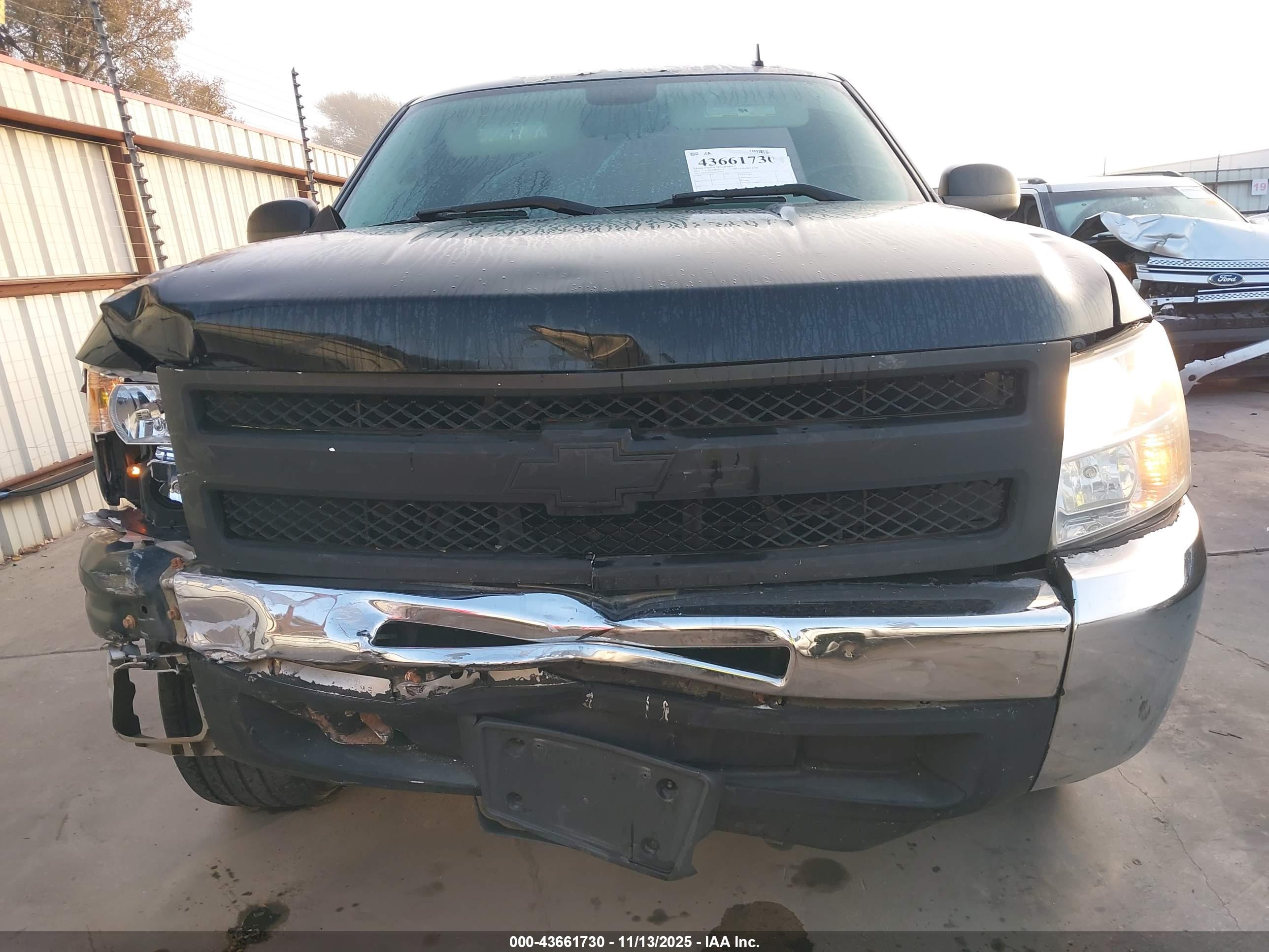 CHEVROLET SILVERADO image 6