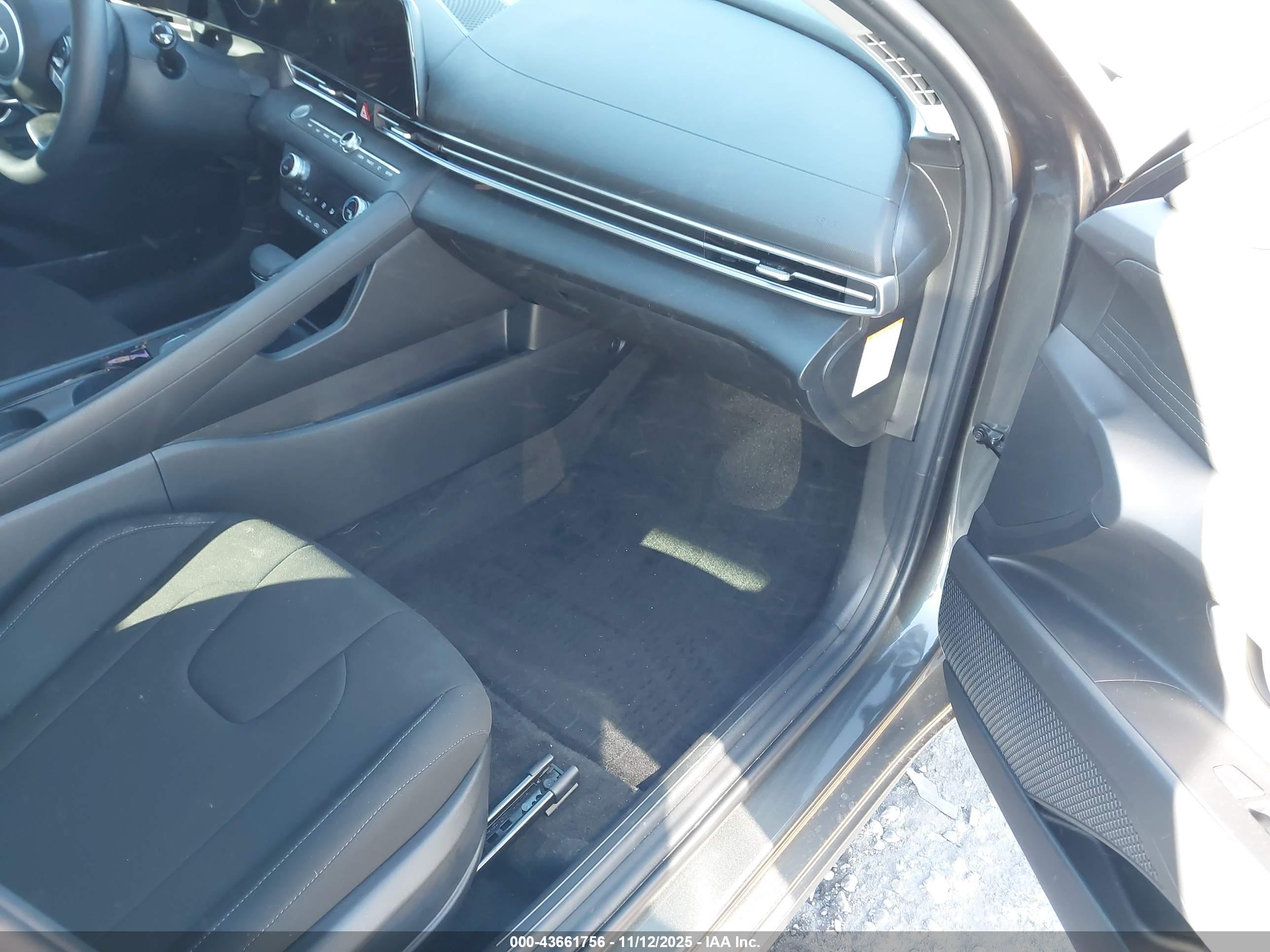 HYUNDAI ELANTRA image 5