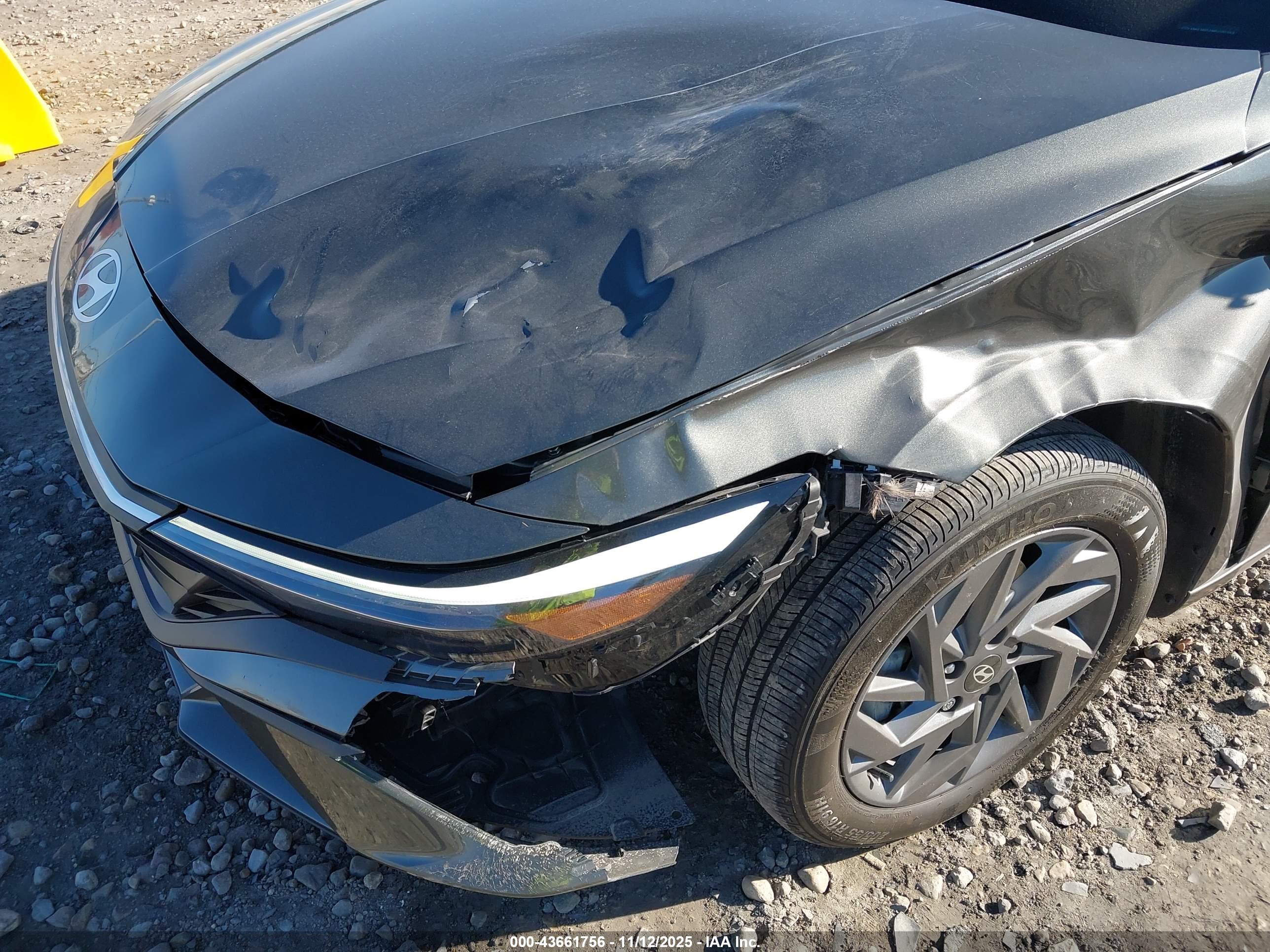 HYUNDAI ELANTRA image 6