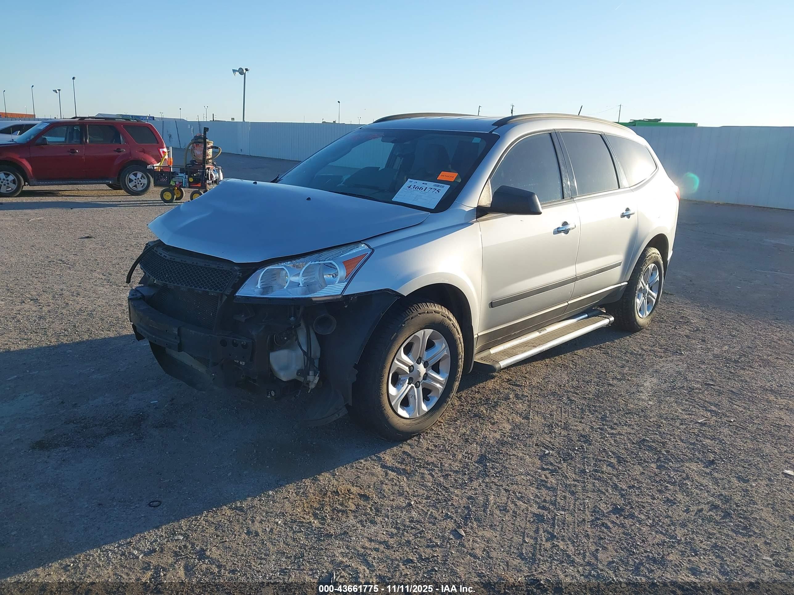 CHEVROLET TRAVERSE image 2