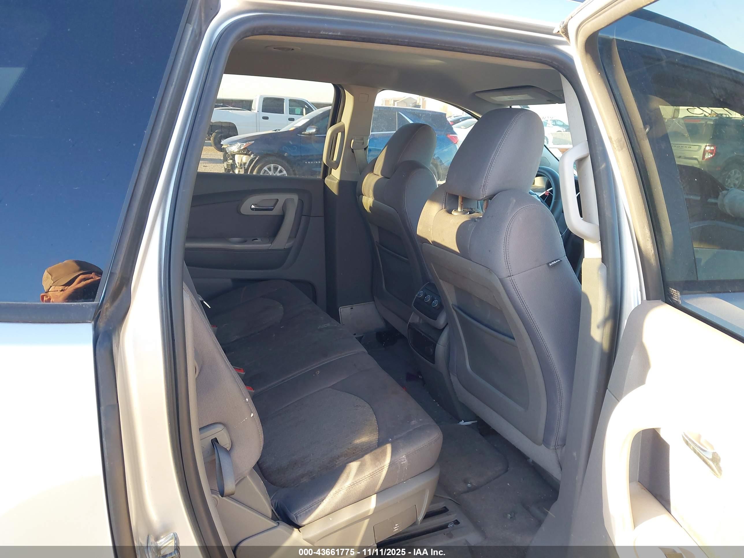 CHEVROLET TRAVERSE image 8
